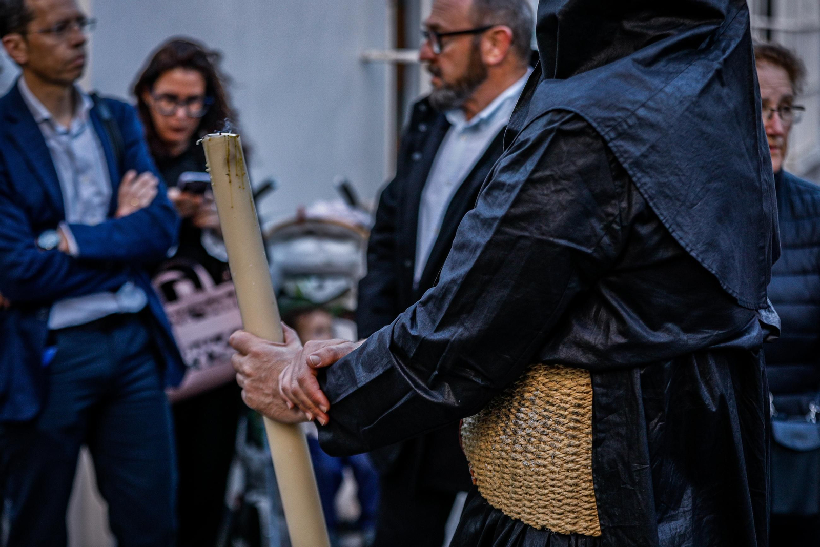 Imágenes de la salida de Santo Entierro en la Semana Santa de San Fernando 2025