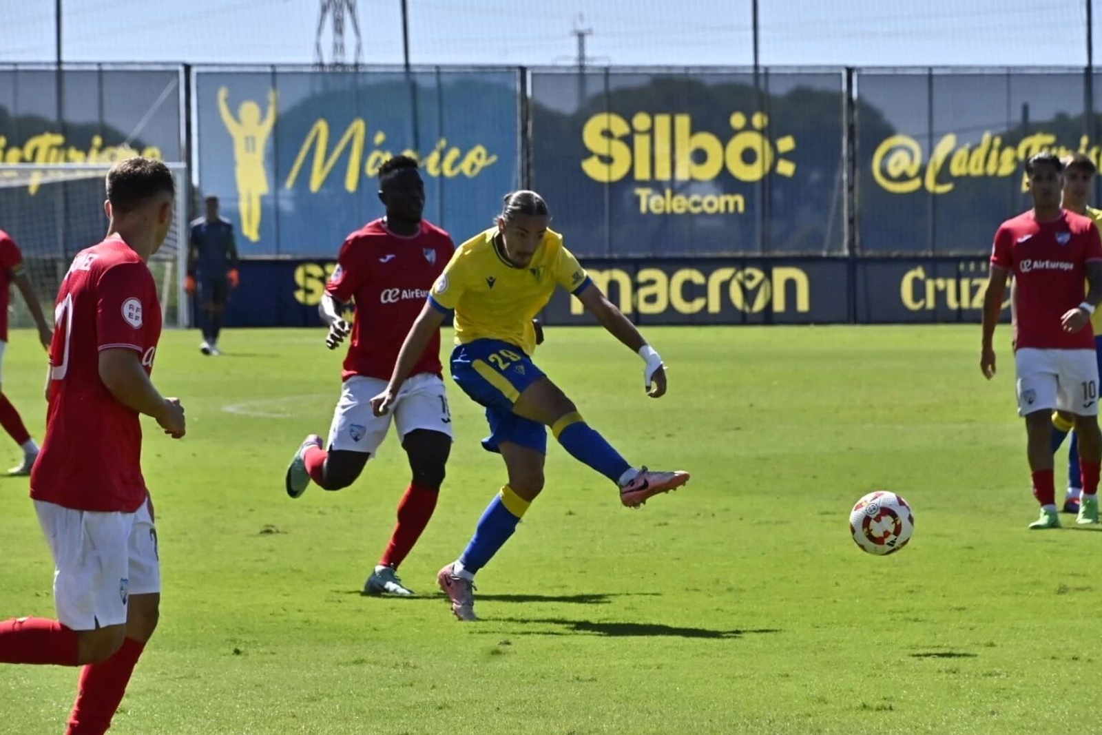 Un lance del Cádiz Mirandilla-CD Estepona