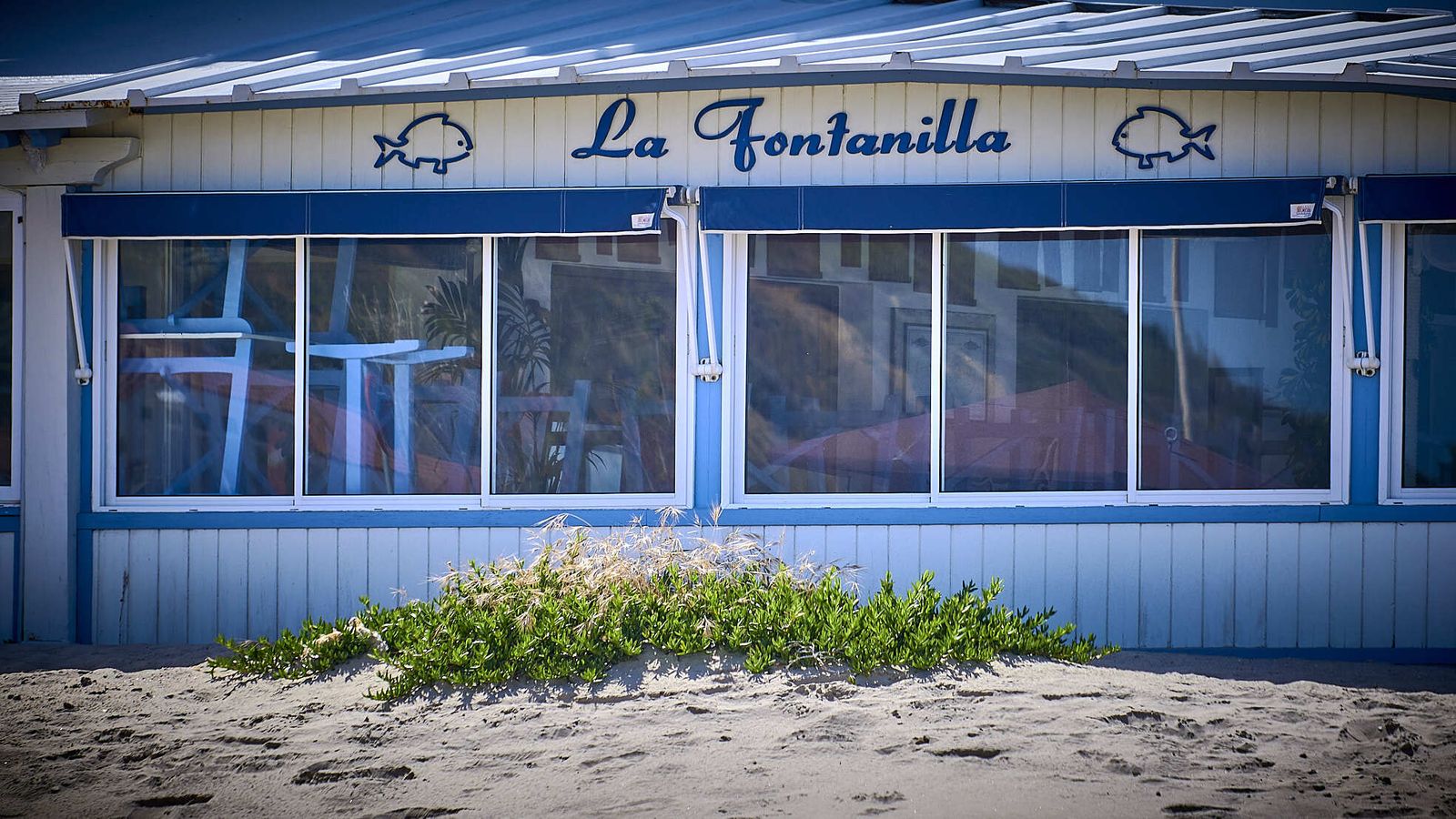Playas de Conil. Un restaurante a pié de playa que aún permanece cerrado.