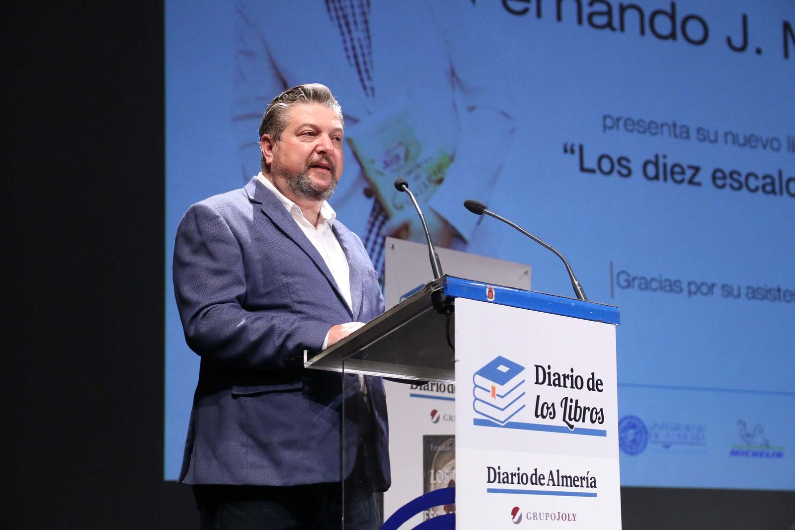 Fotogalería de Diario de los Libros, con Fernando J. Múñez y su obra 'Los diez escalones'