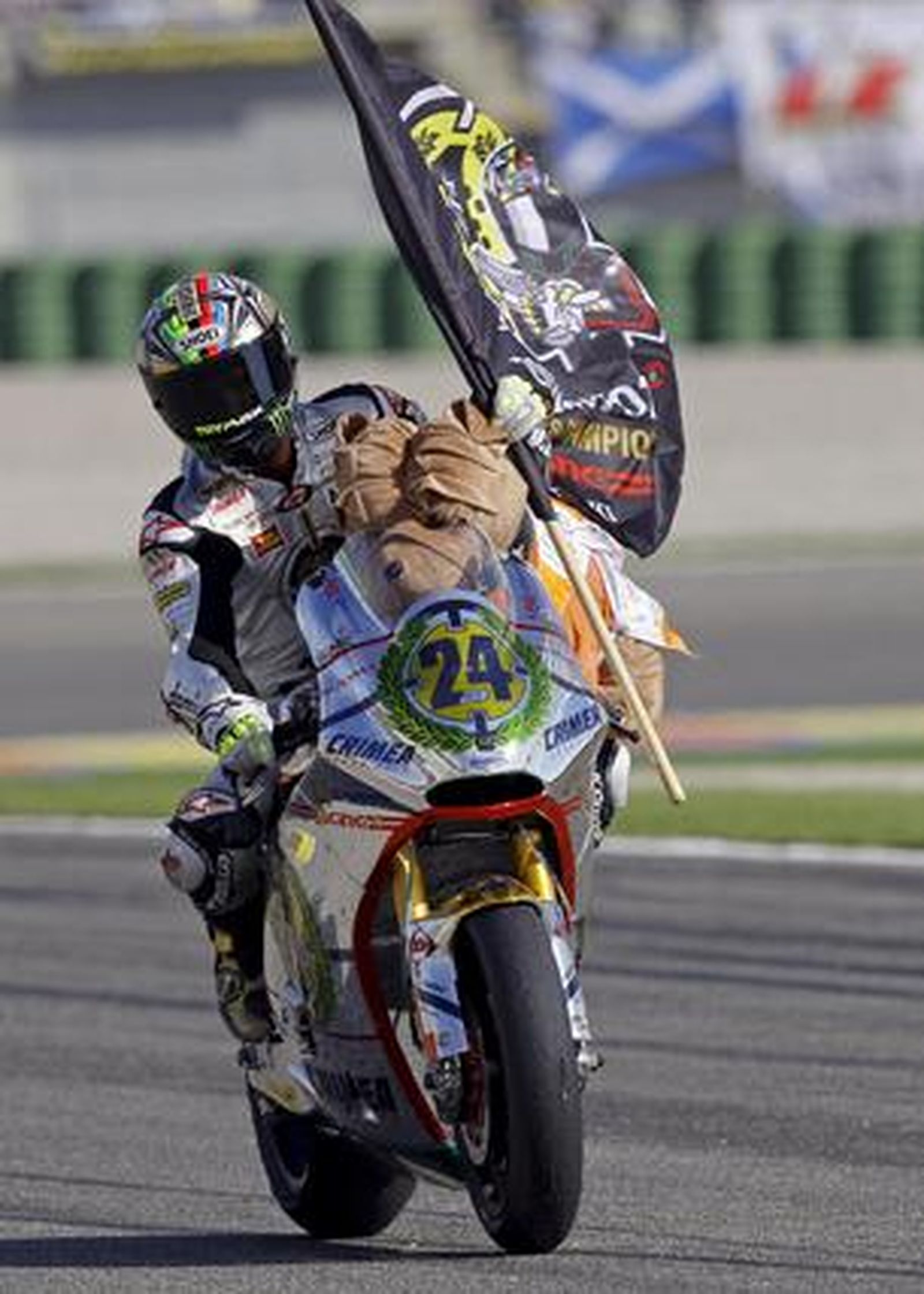 Toni Elias celebra su título de campeón del mundo,Moto 2

Foto: M.Bruque