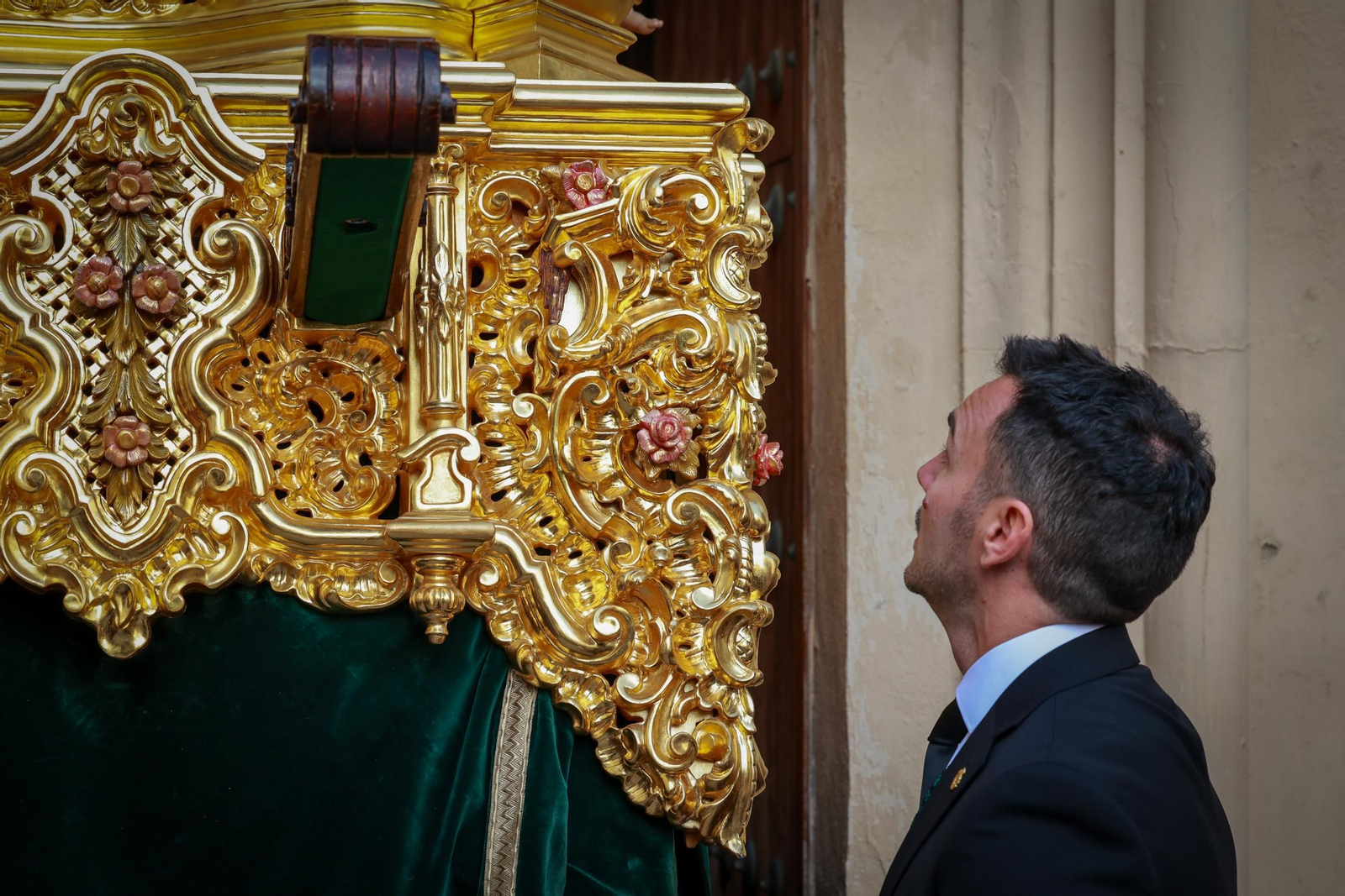 Imágenes de la salida de Vera Cruz en la Semana Santa de Cádiz 2025