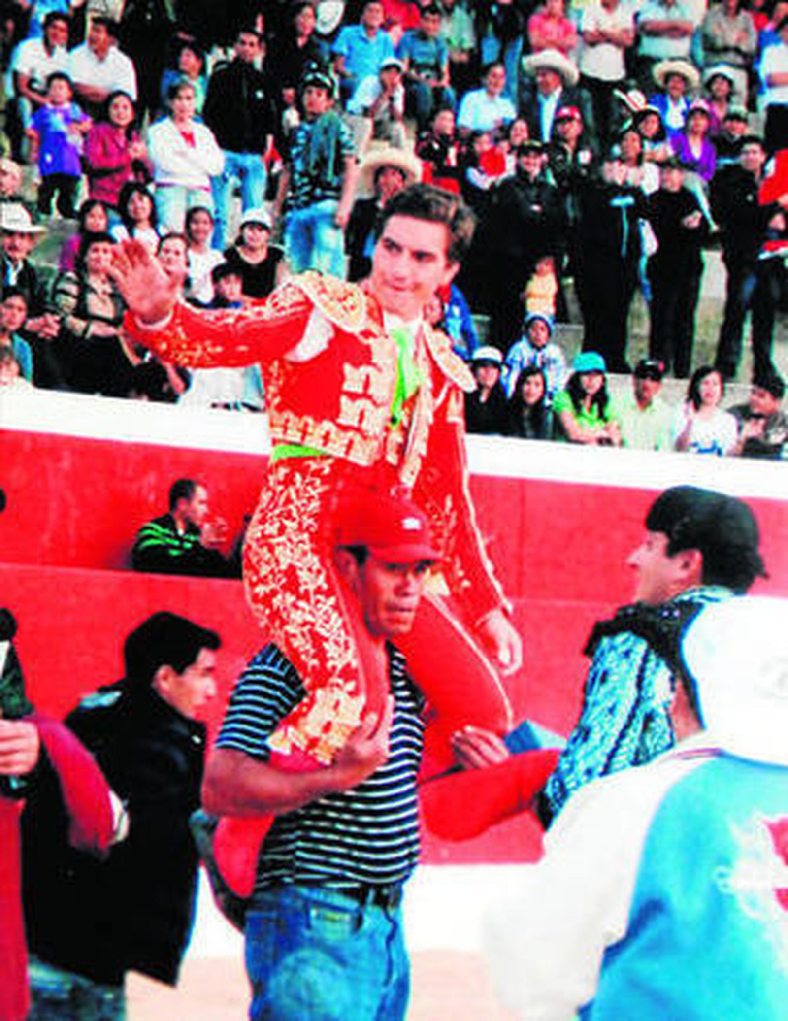 Octavio Chacón tras un triunfo en una plaza americana.