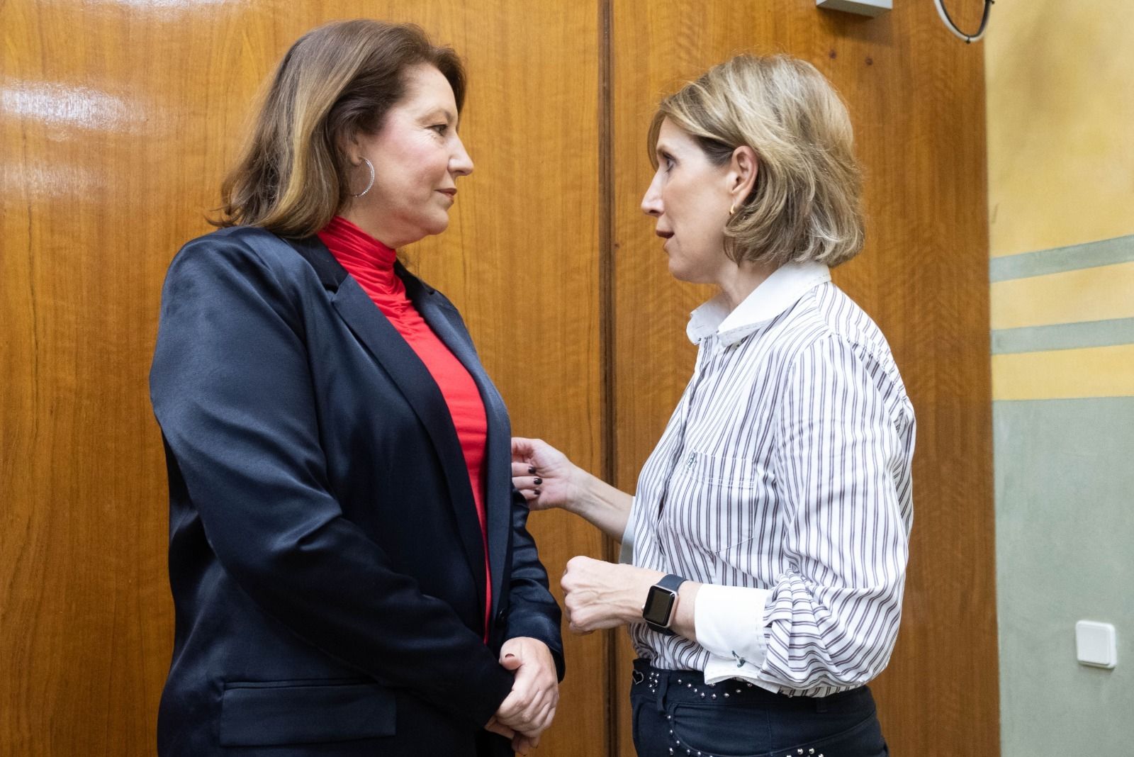 Julia Ibáñez, con Carmen Crespo.