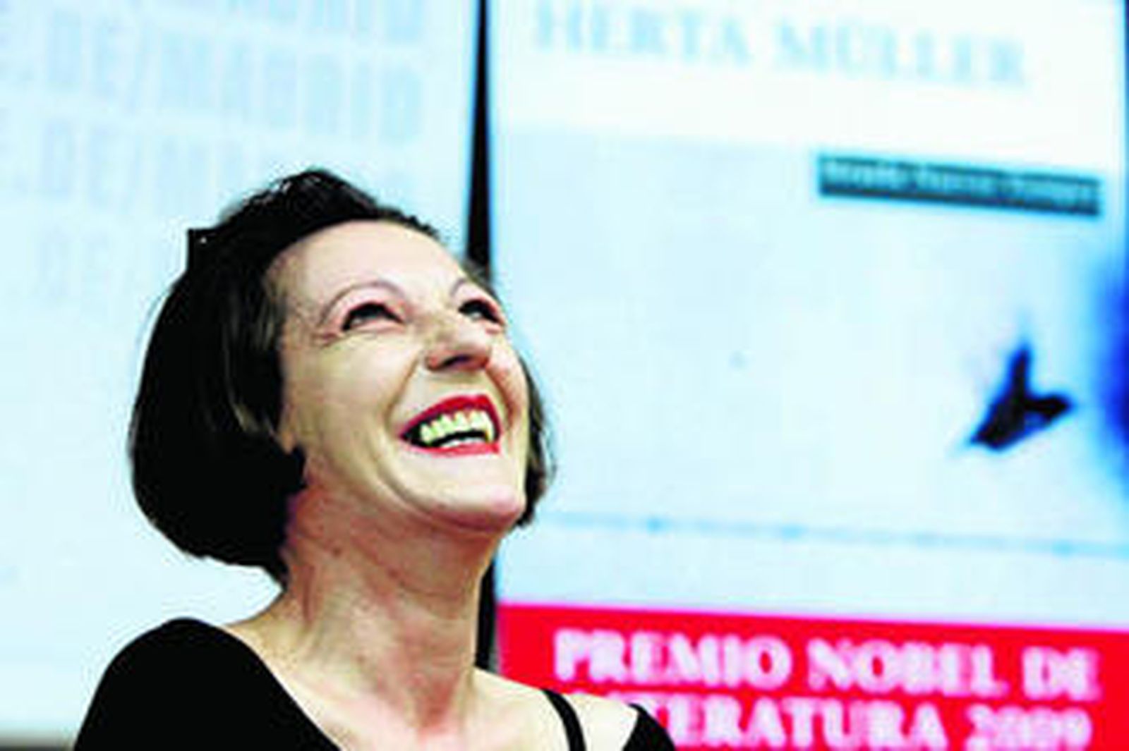 La escritora sonreía ayer durante la presentación a los medios de su nueva novela.