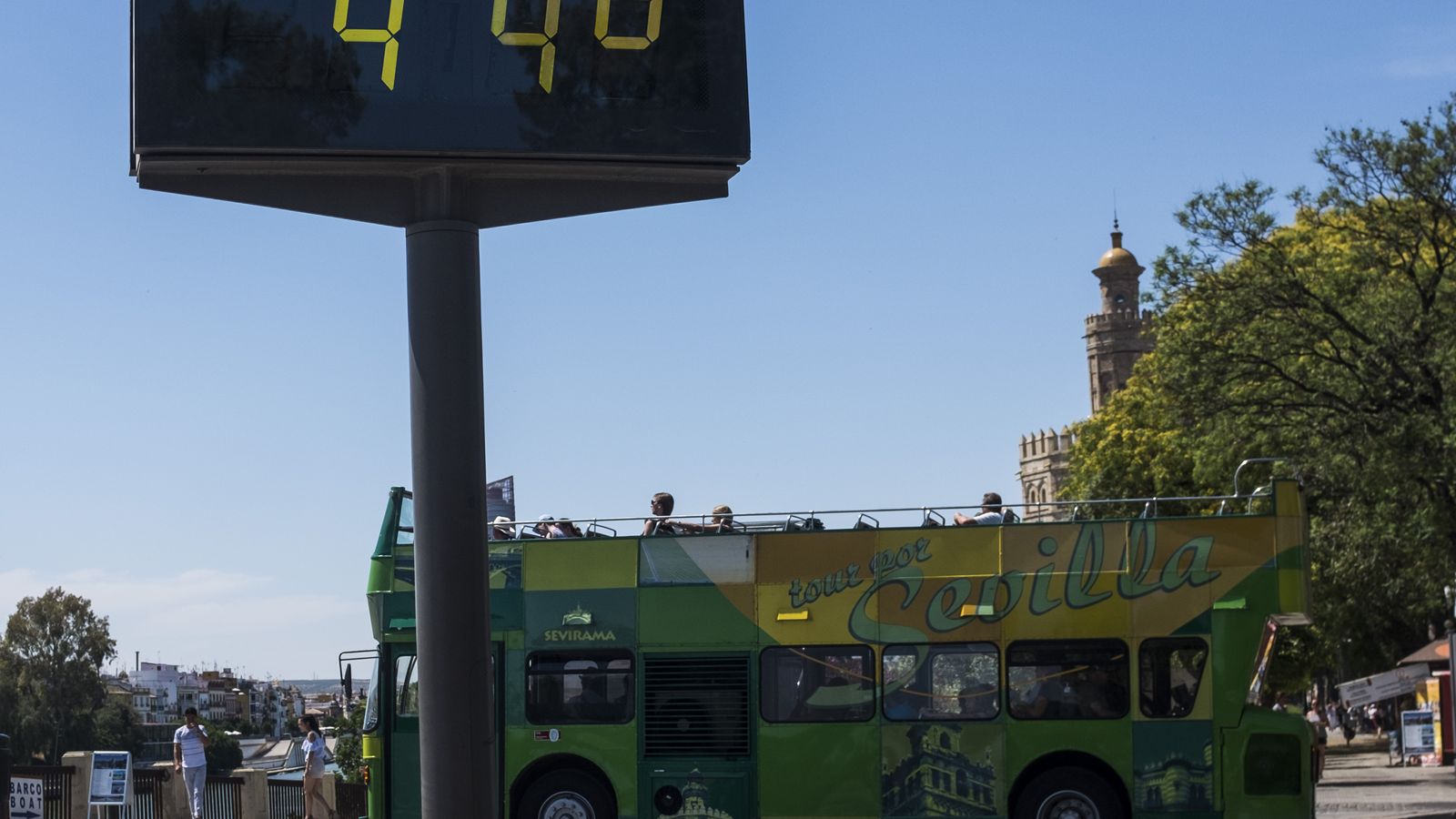 Un termómetro de la ciudad marca 44 grados