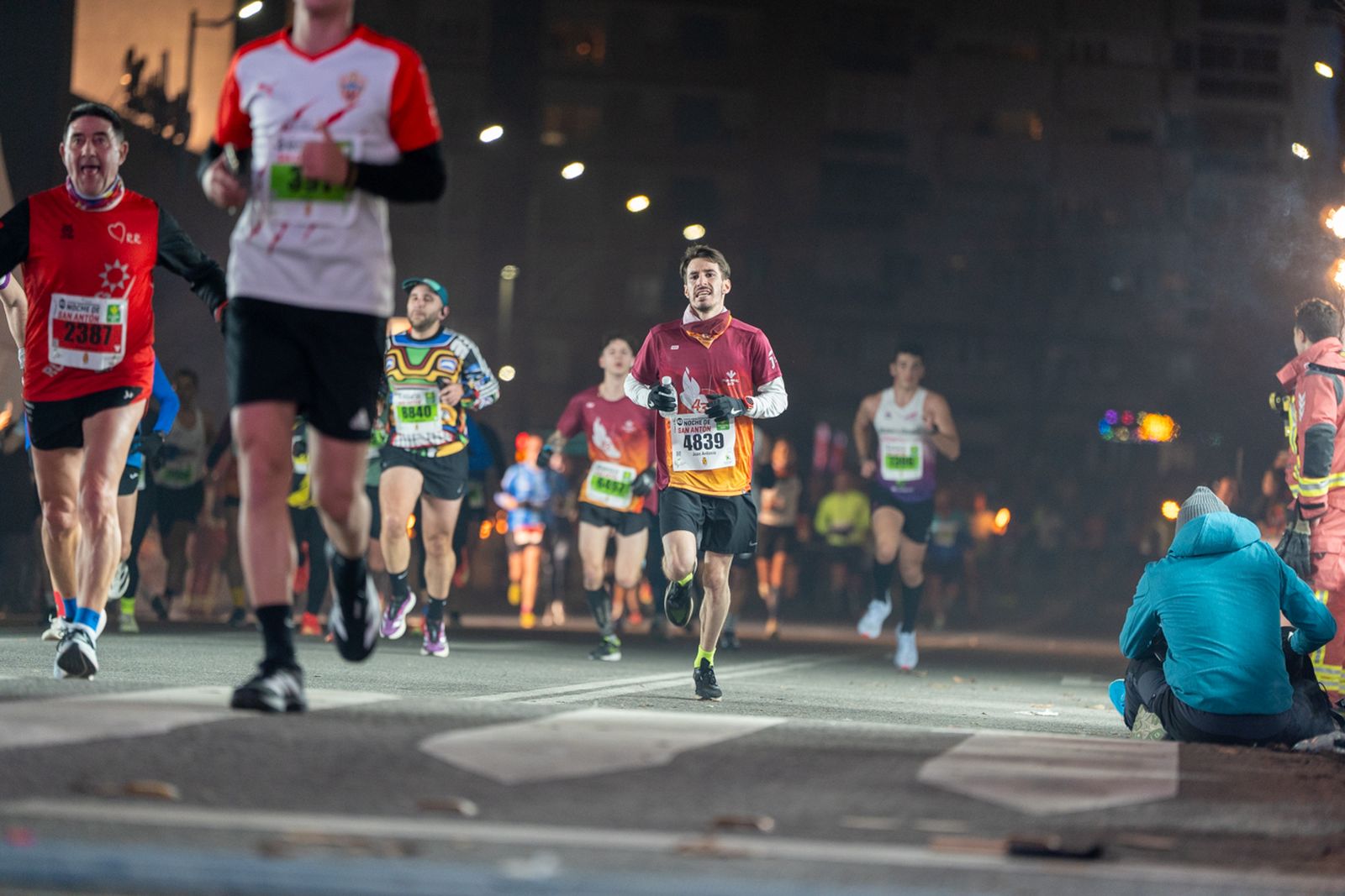 En imágenes: búscate en tu llegada a meta de la Carrera de San Antón 2026 (7)