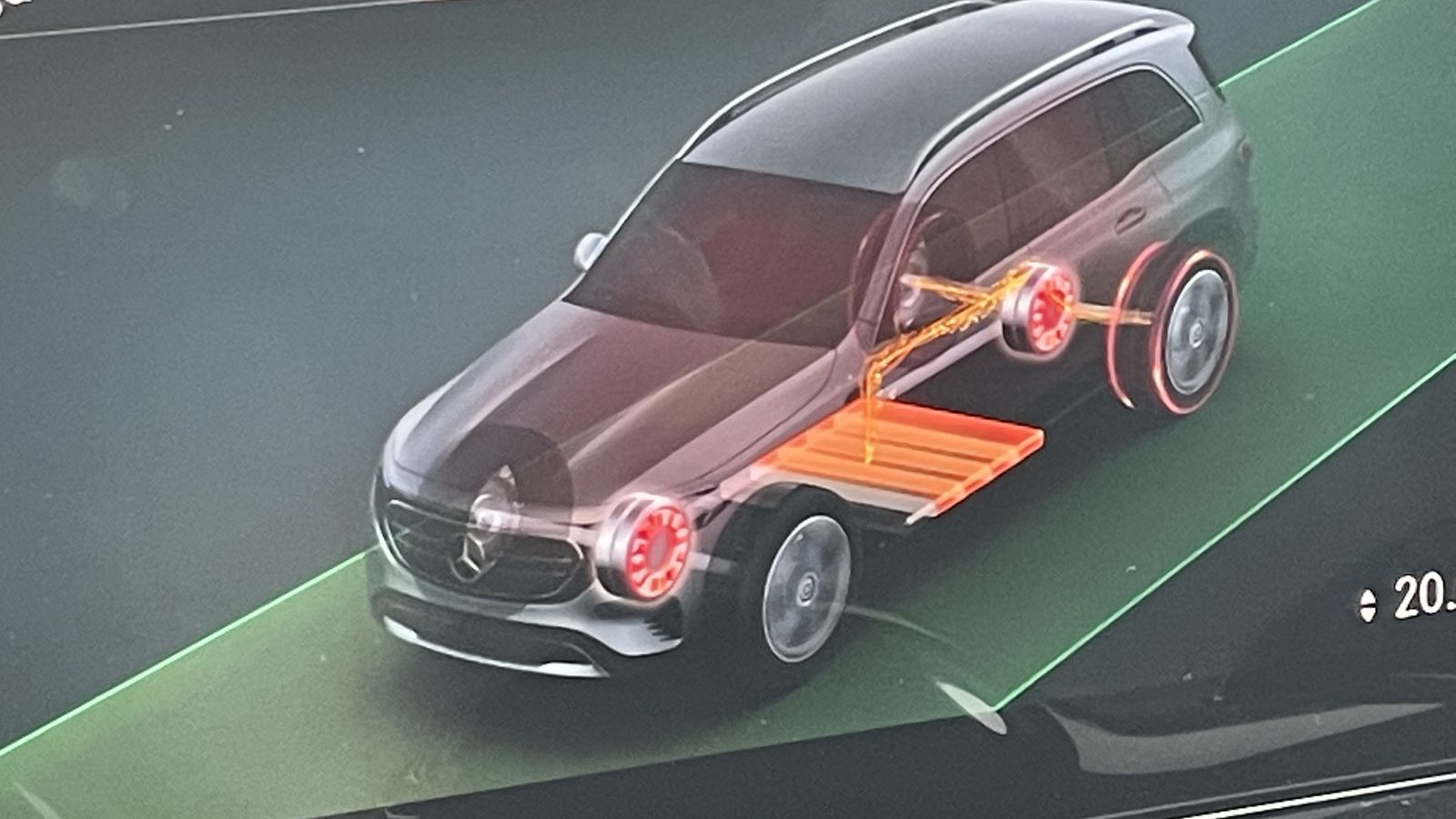 En la pantalla central hay funciones específicas para los modelos EQ. Entre ellas, el flujo de energía que permite observar como es el motor trasero el que, fundamentalmente, trabaja en las versiones de tracción total.