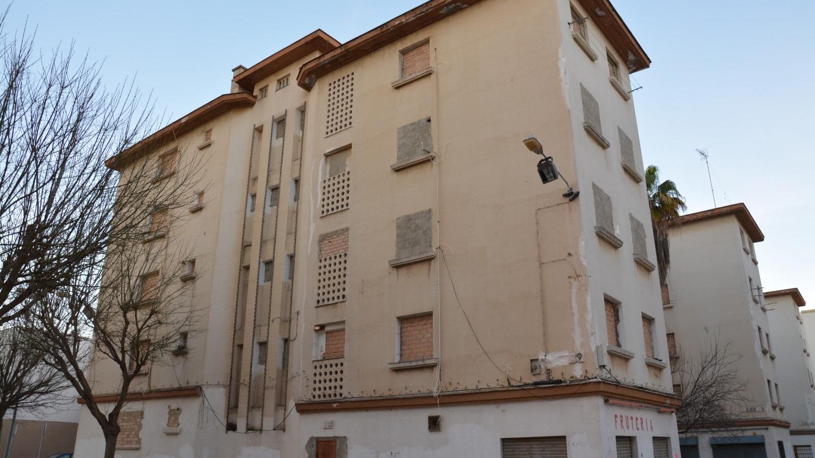 Uno de los bloques cuyo derribo se contempla en esta nueva fase de la remodelación del Cerro del Moro.