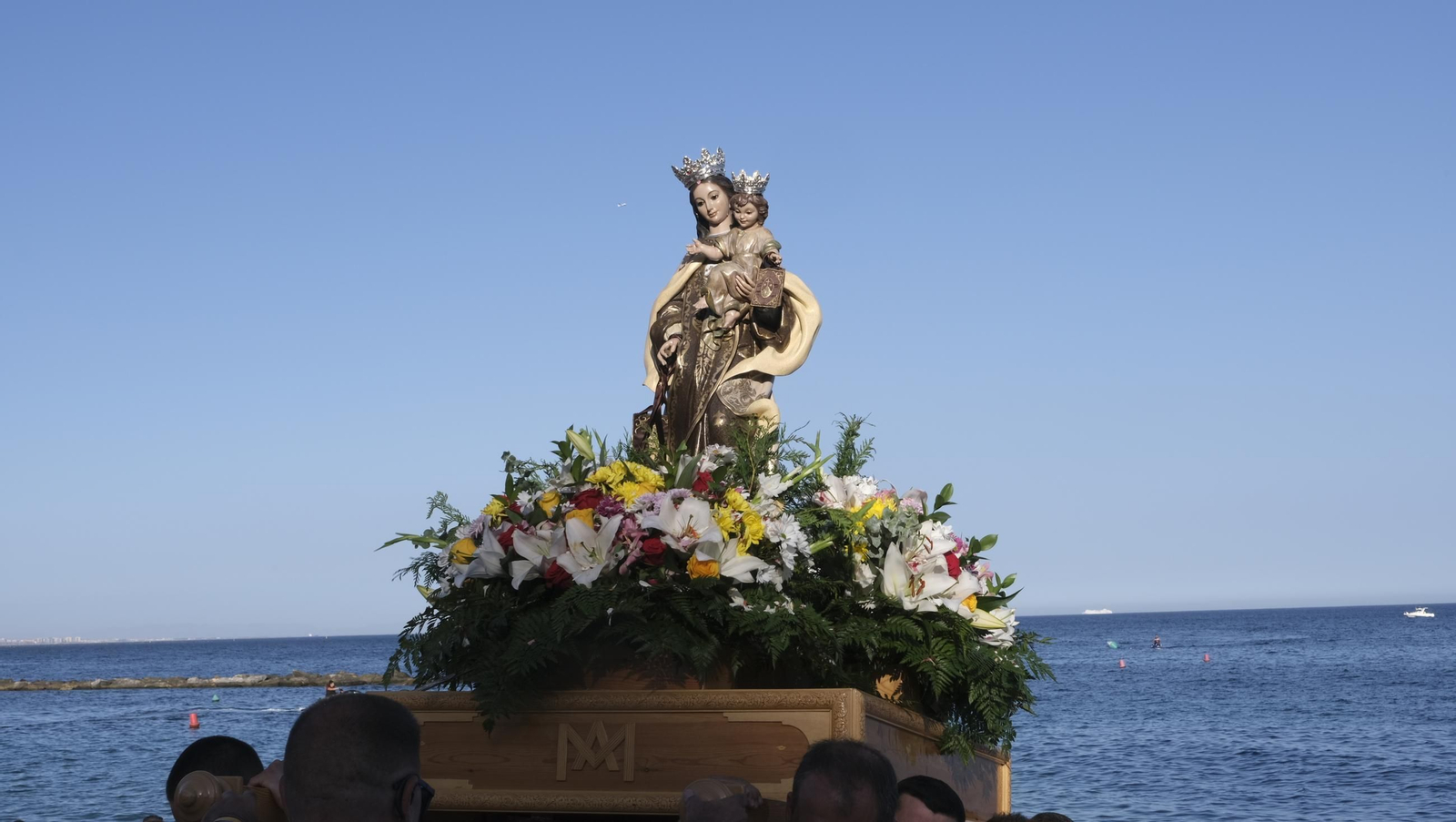 La procesión marítima de la Virgen del Carmen en Aguadulce, en imágenes