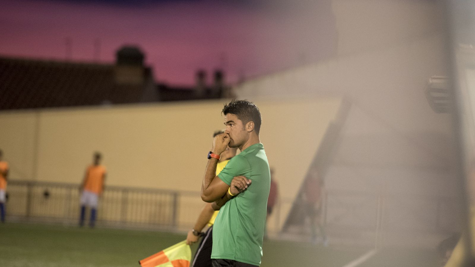 Jaime Morente observa las evoluciones de sus jugadores en un duelo en Las Viñas.