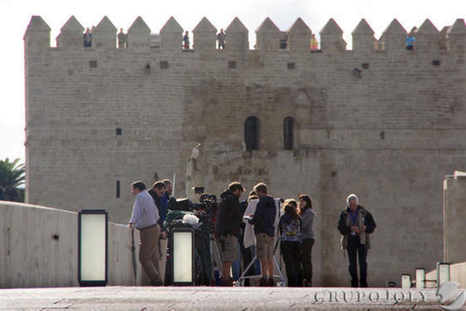 El equipo de 'Juego de Tronos' desembarca en el puente Romano