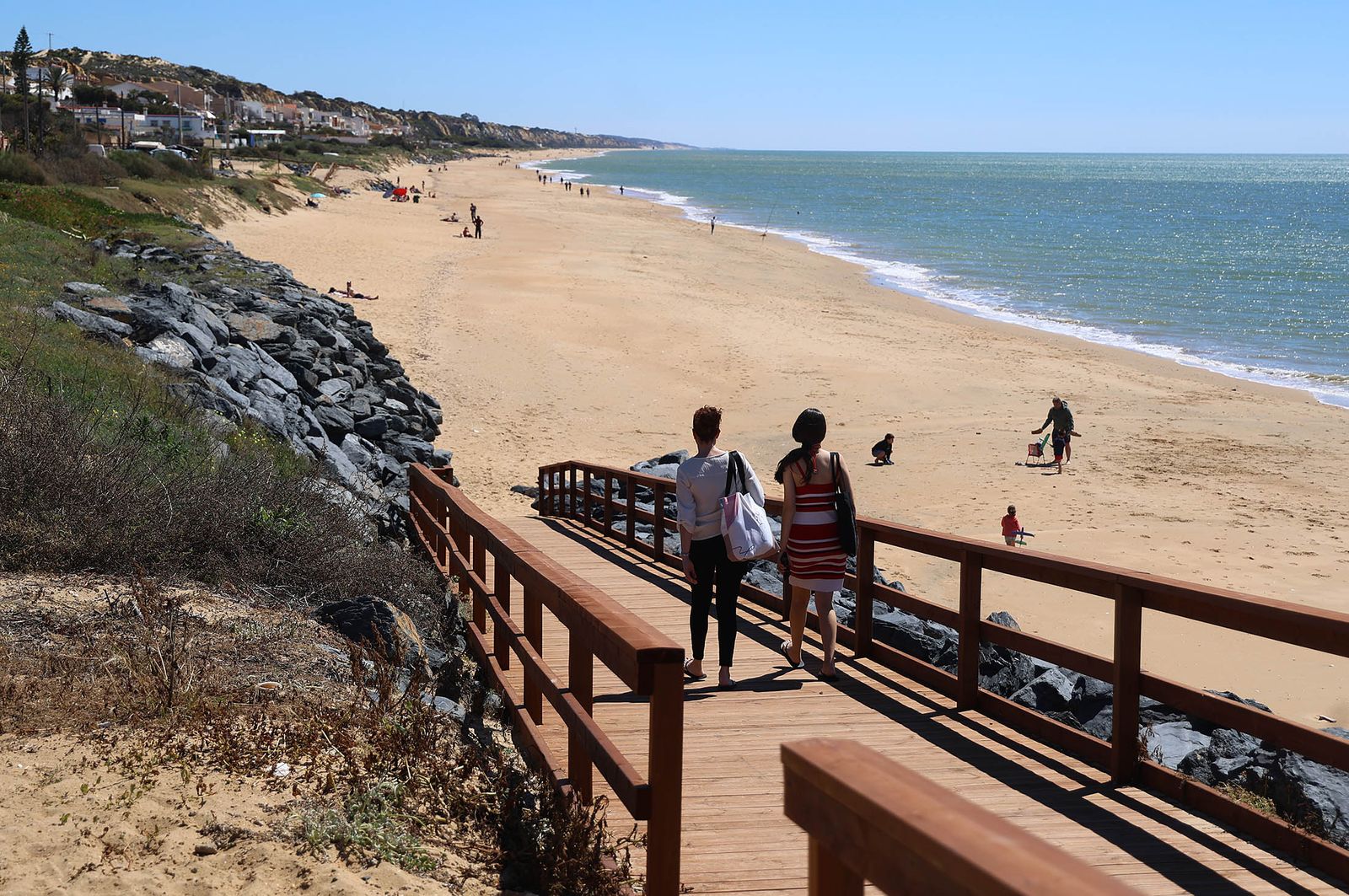 Imágenes del ambiente en las playas de Huelva