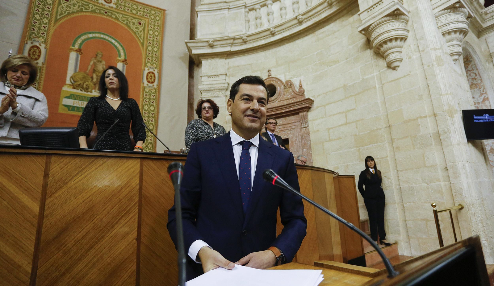 Las imágenes de la sesión de investidura de Juanma Moreno