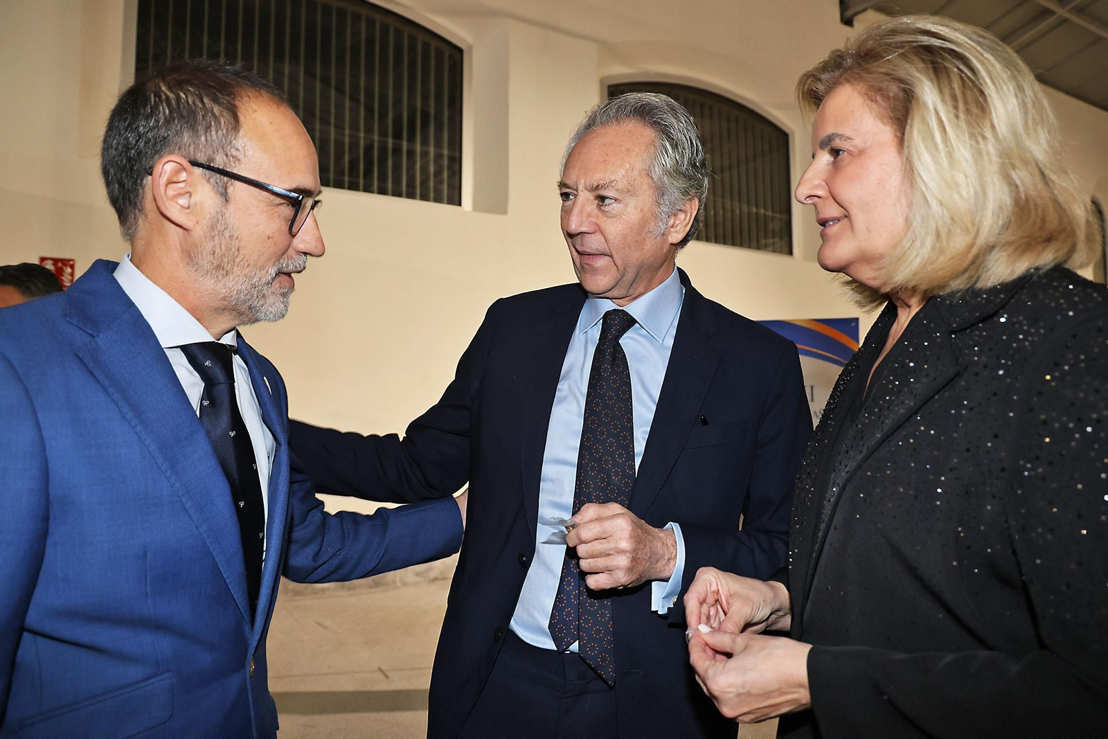 Imágenes de los invitados a la gala de los  37 premios Onubenses del Año