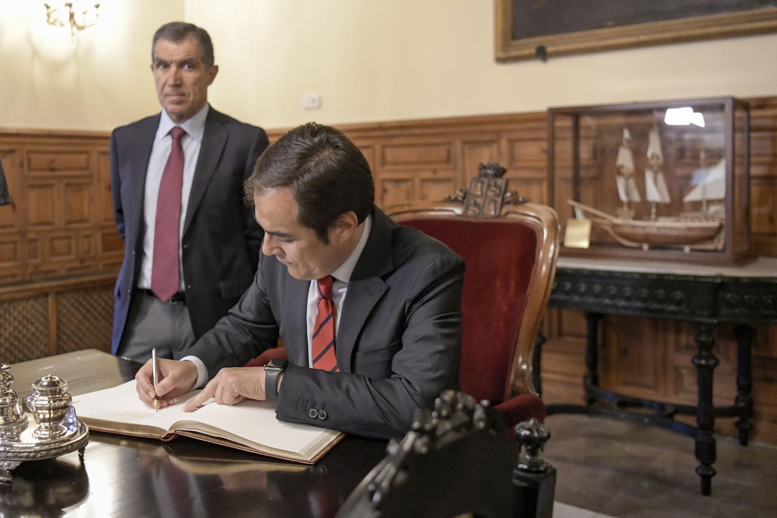 El presidente del TSJA, Lorenzo del Río y el consejero José Antonio Nieto, en una reciente visita de este último al organismo con sede en Granada