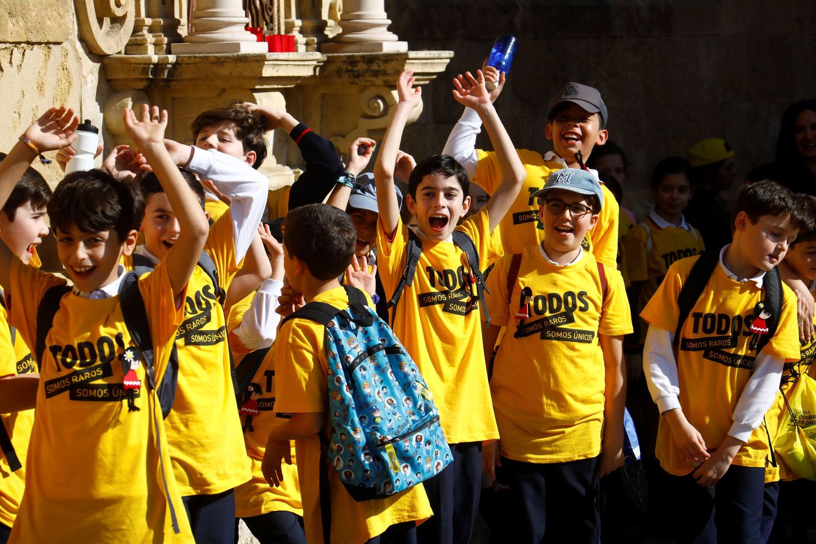 Las mejores imágenes del abrazo a la Mezquita-Catedral por las enfermedades raras