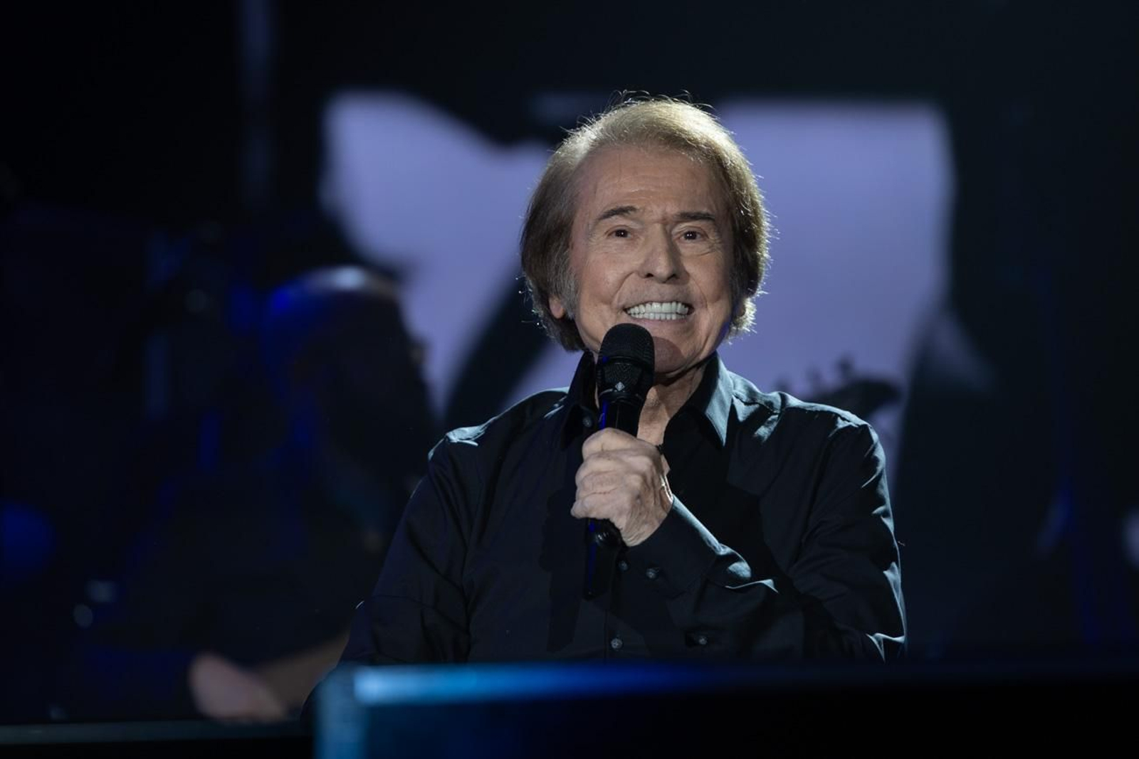 Así se disfruta en Jaén del concierto de Raphael, "Raphaelísimo"