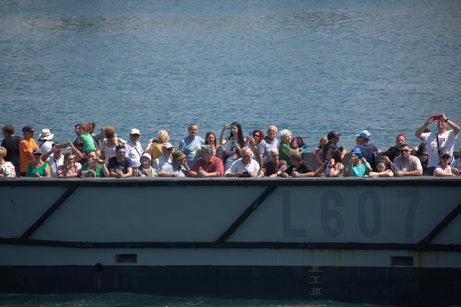 Éxito de participación para ver de cerca el despliegue de las Fuerzas Armadas en Motril