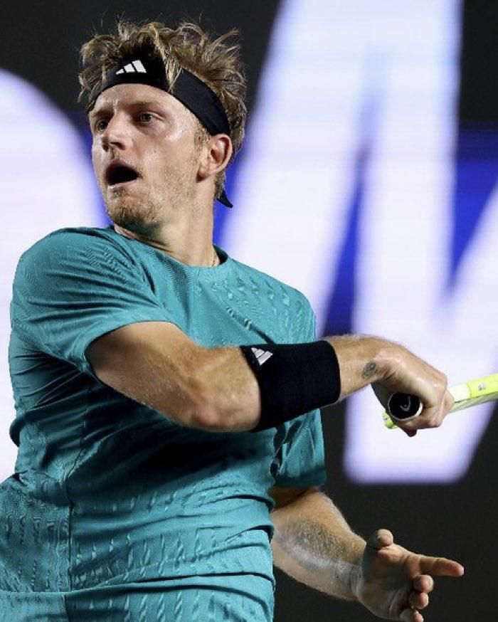 Alejandro Davidovich pasa a los cuartos de final en Washington