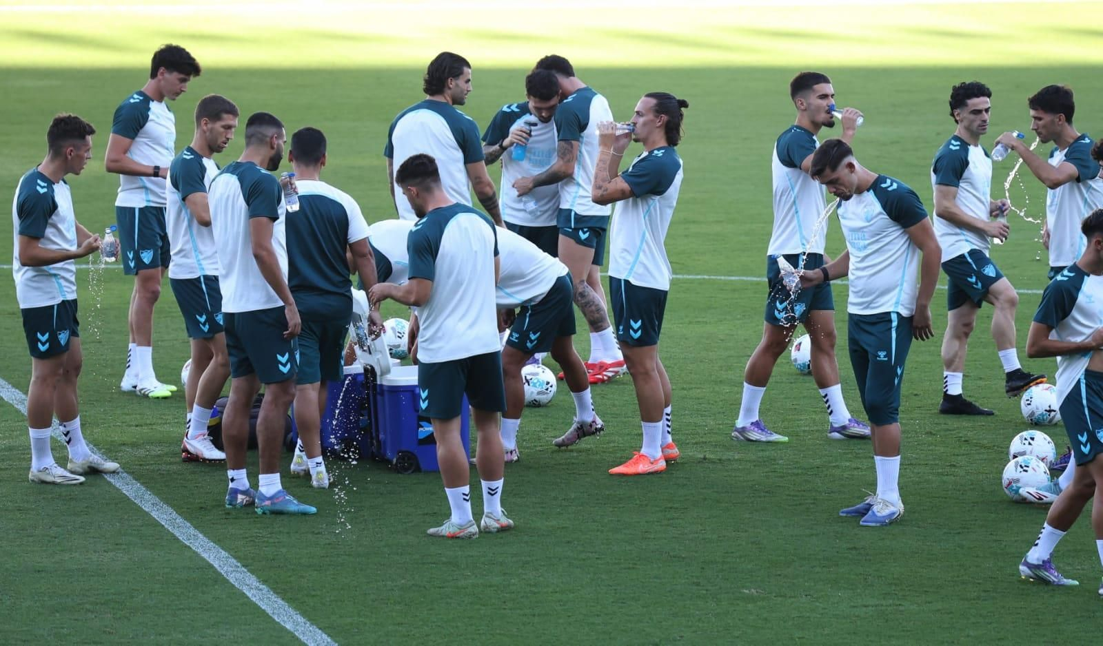 El Málaga CF resguarda a Izan Merino, tocado en su tobillo izquierdo