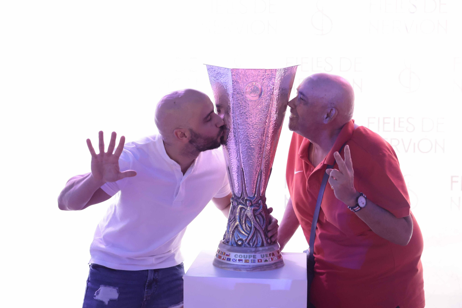 Búscate en las fotos del acto Fieles de Nervión