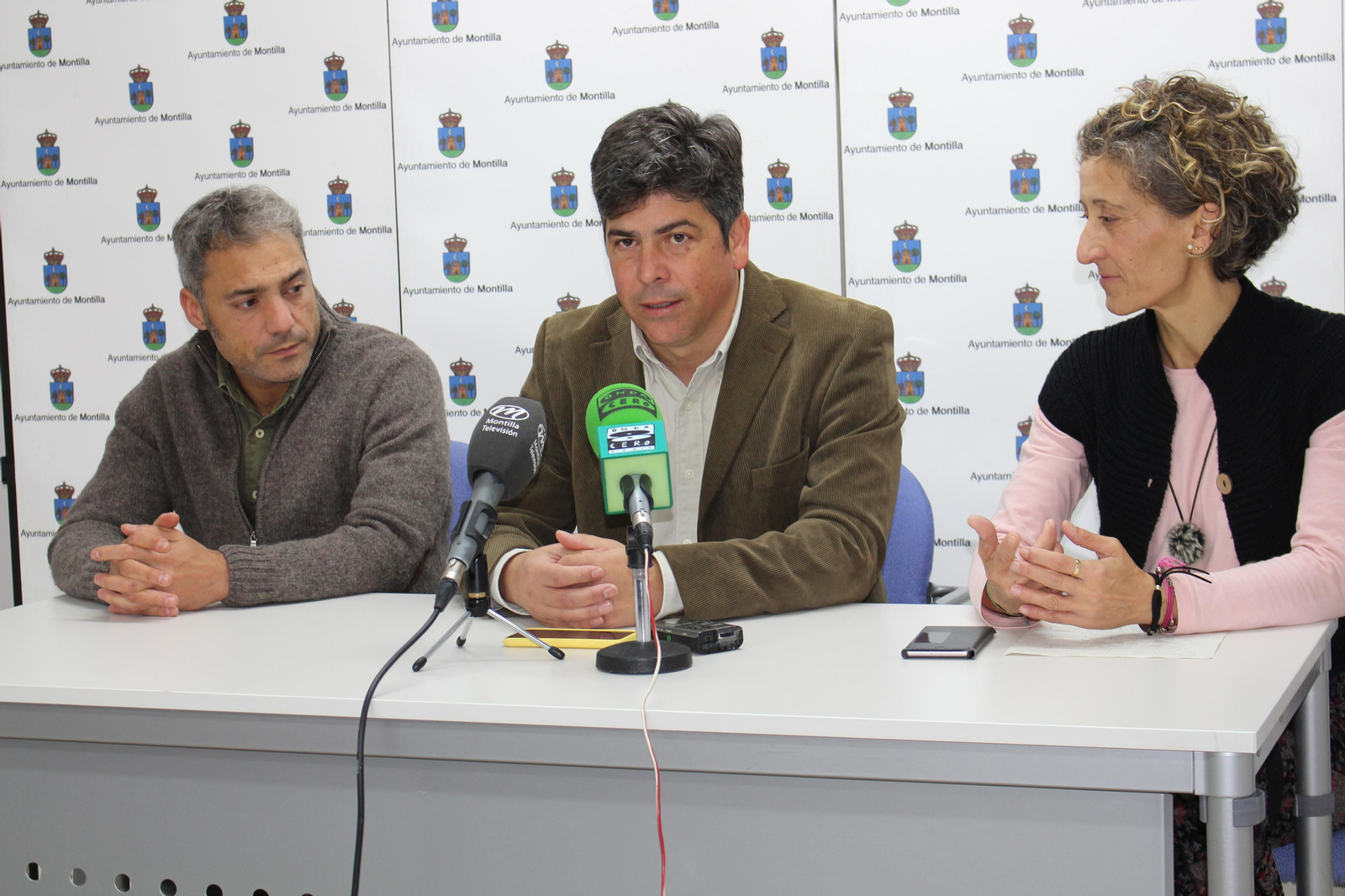 Hugo Vázquez, Rafael Llamas y Concepción Espejo, ayer durante la rueda de prensa