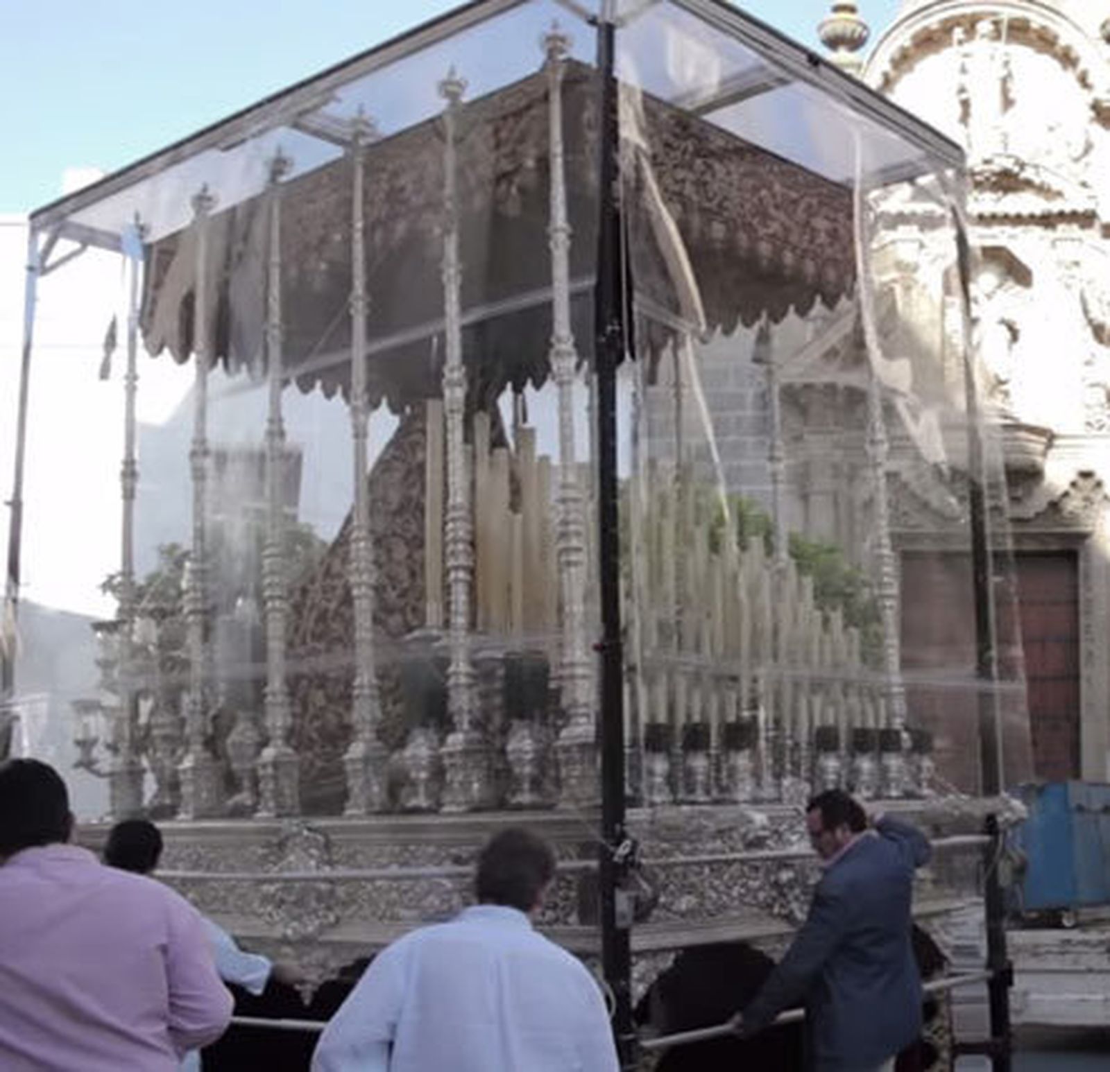 El sistema de protección de pasos contra la lluvia ya es una realidad