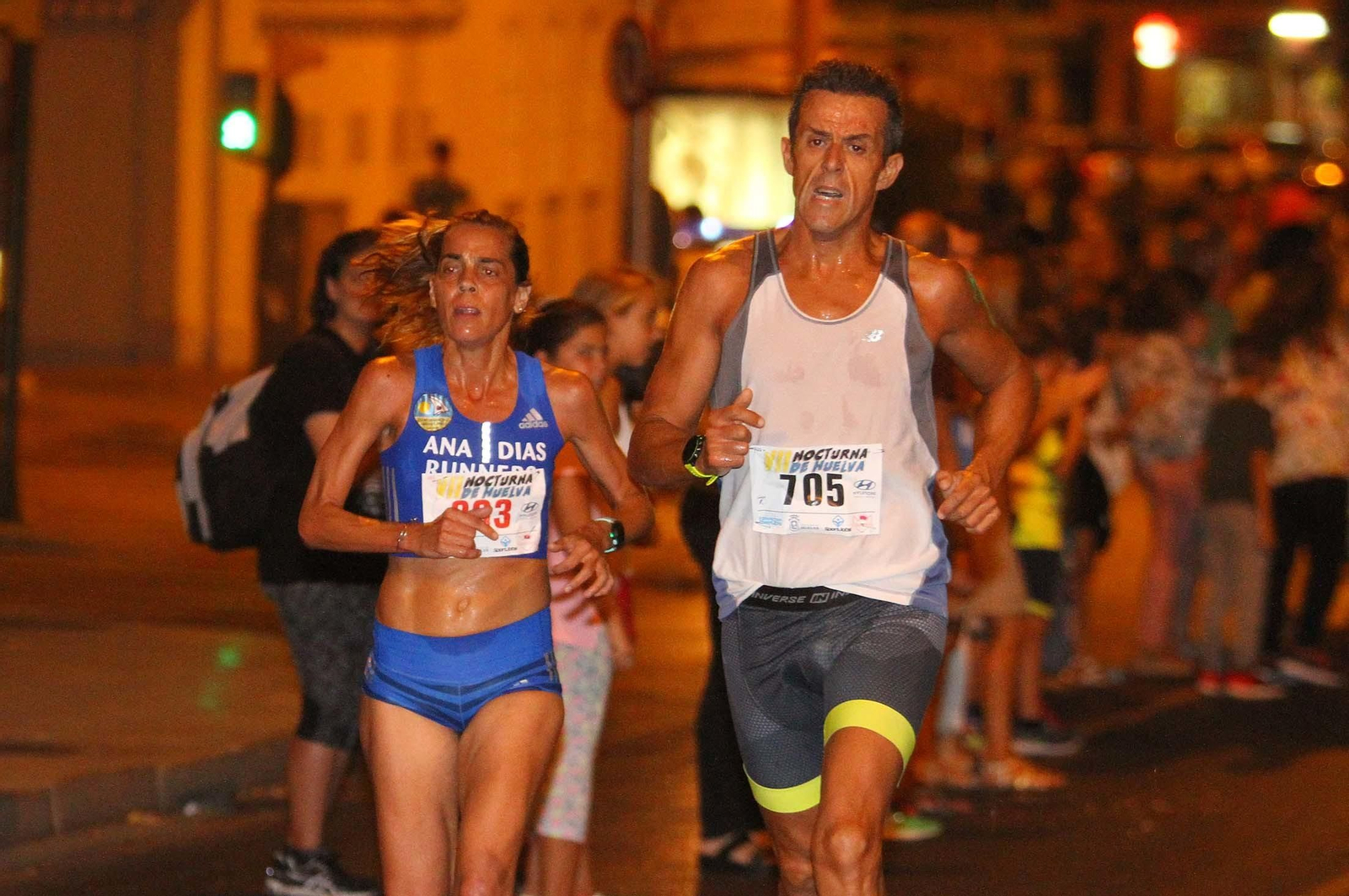 La VII Carrera Nocturna de Huelva en imágenes