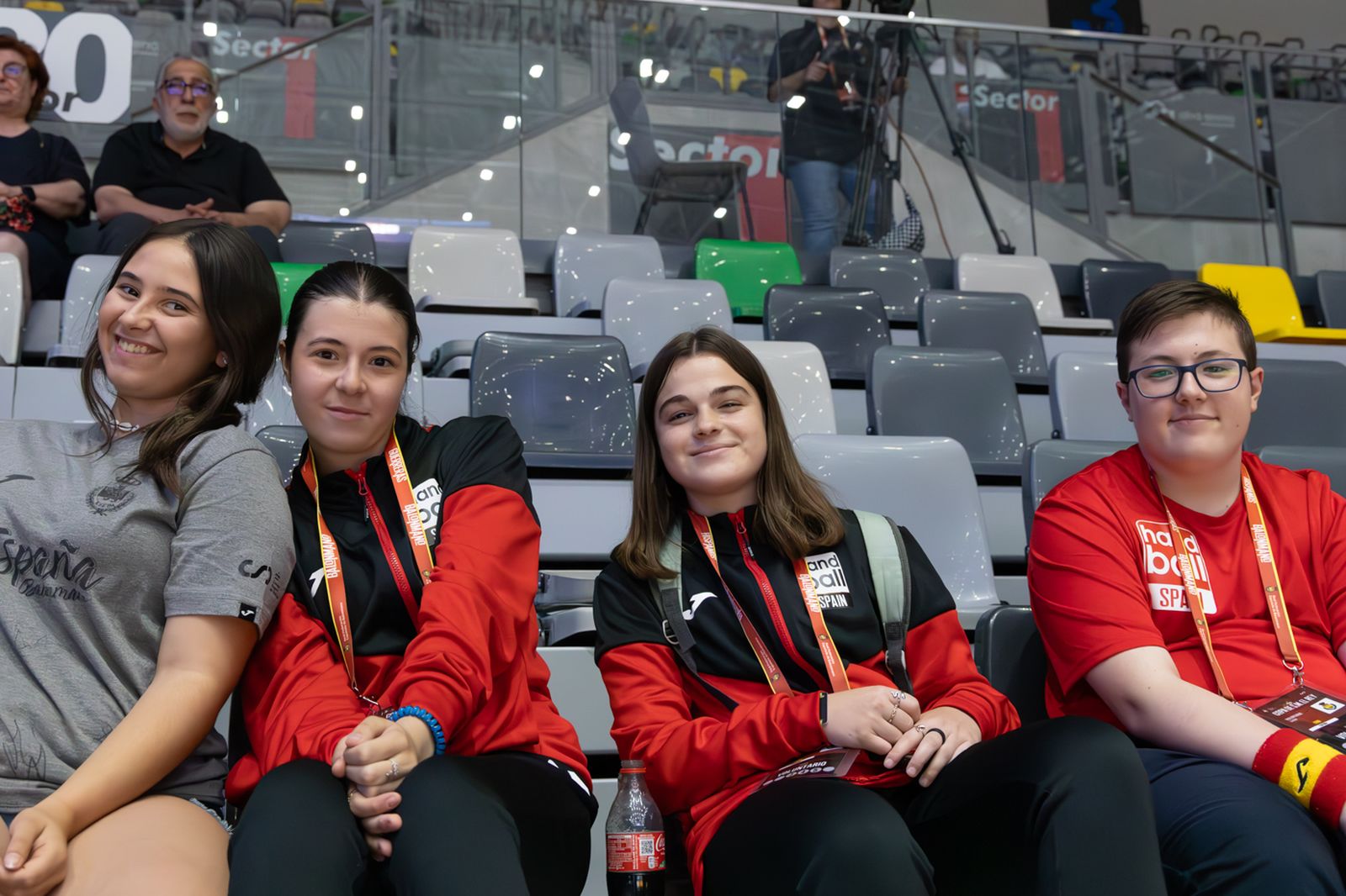 Las aficiones de la Copa del Rey de balonmano de Jaén, en imágenes
