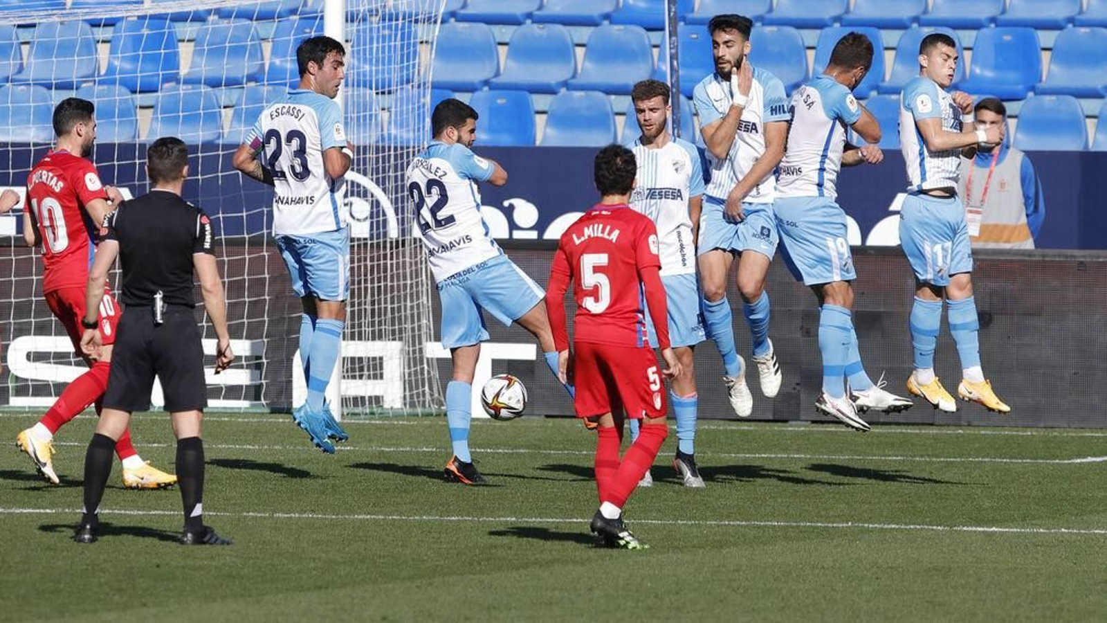 Lance del último partido del Málaga en La Rosaleda.