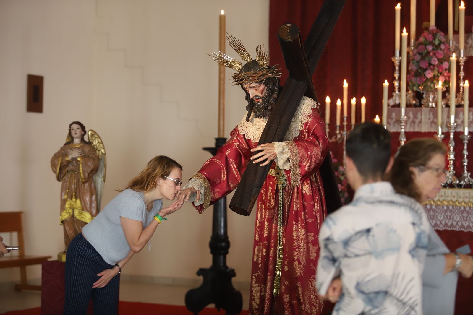 Imágenes del besamanos extraordinario a Nuestro Padre Jesús de la Salvación