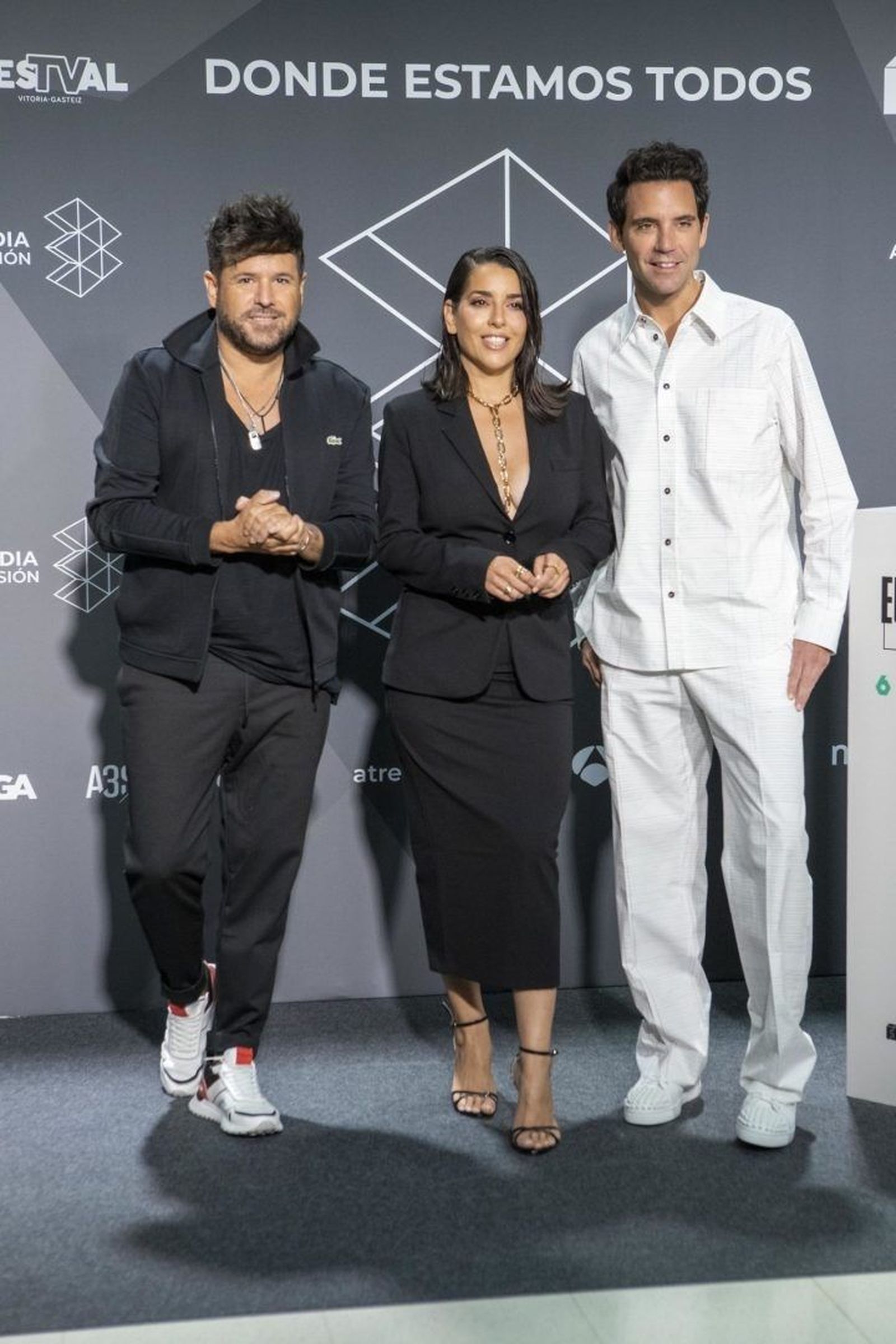 Pablo López y Mika, jurados de 'El Piano', entre la presentadora del formato, la cantante Ruth Lorezno