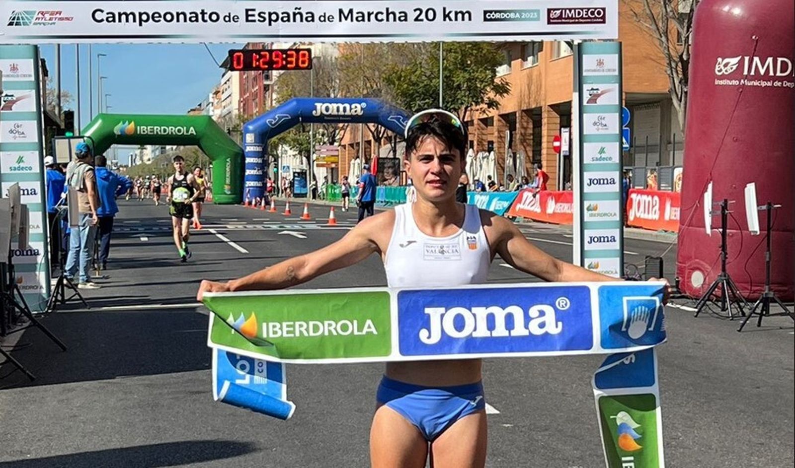 María Pérez a su entrada en la línea de meta.