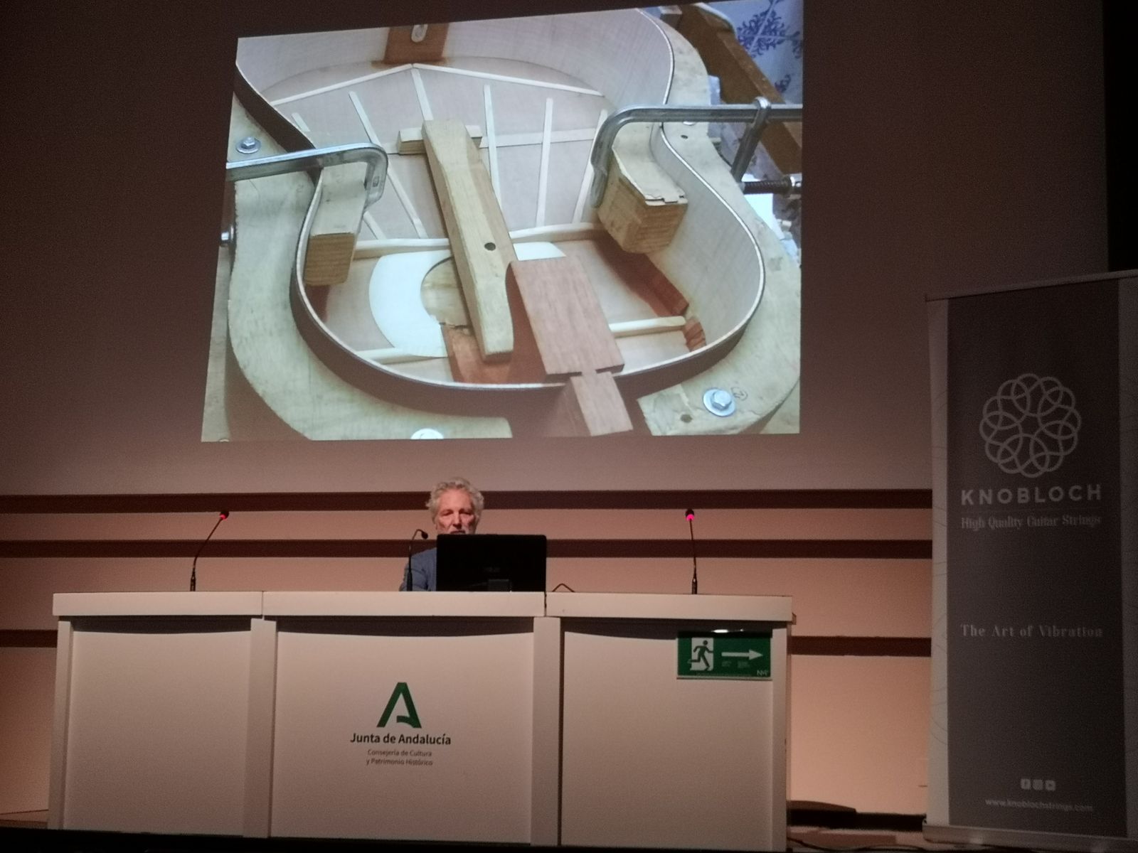 Andrés D. Marvi durante su conferencia en el CADF