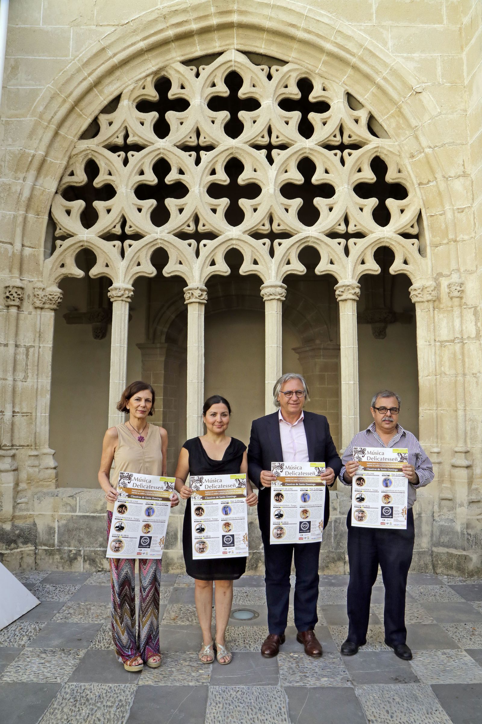 Un momento de la presentación del ciclo, ayer, en los Claustros.