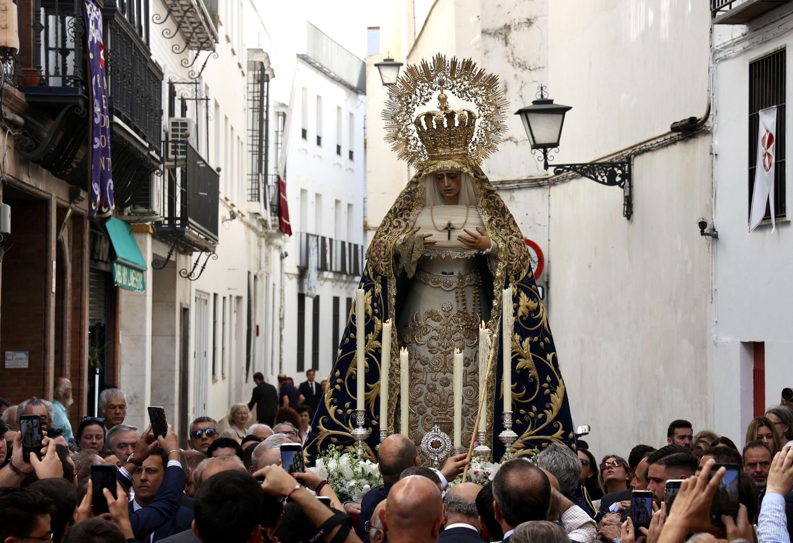 Traslado de la Virgen de la Amargura de Santa Ángela de la Cruz a San Pedro
