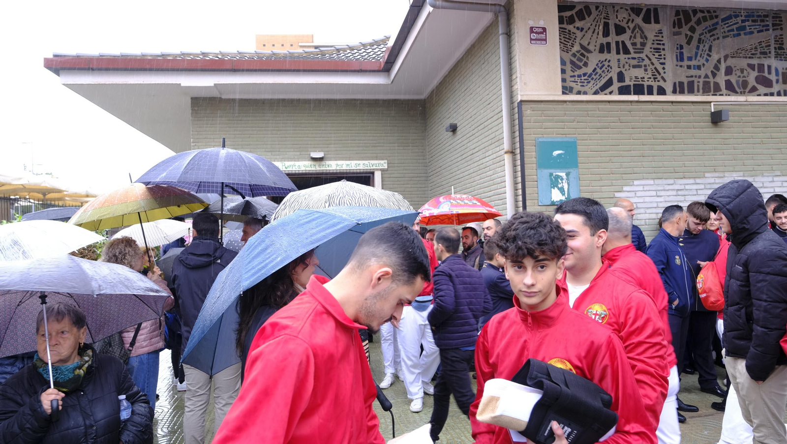 El Resucitado de Almería se suspende por la lluvia, en imágenes
