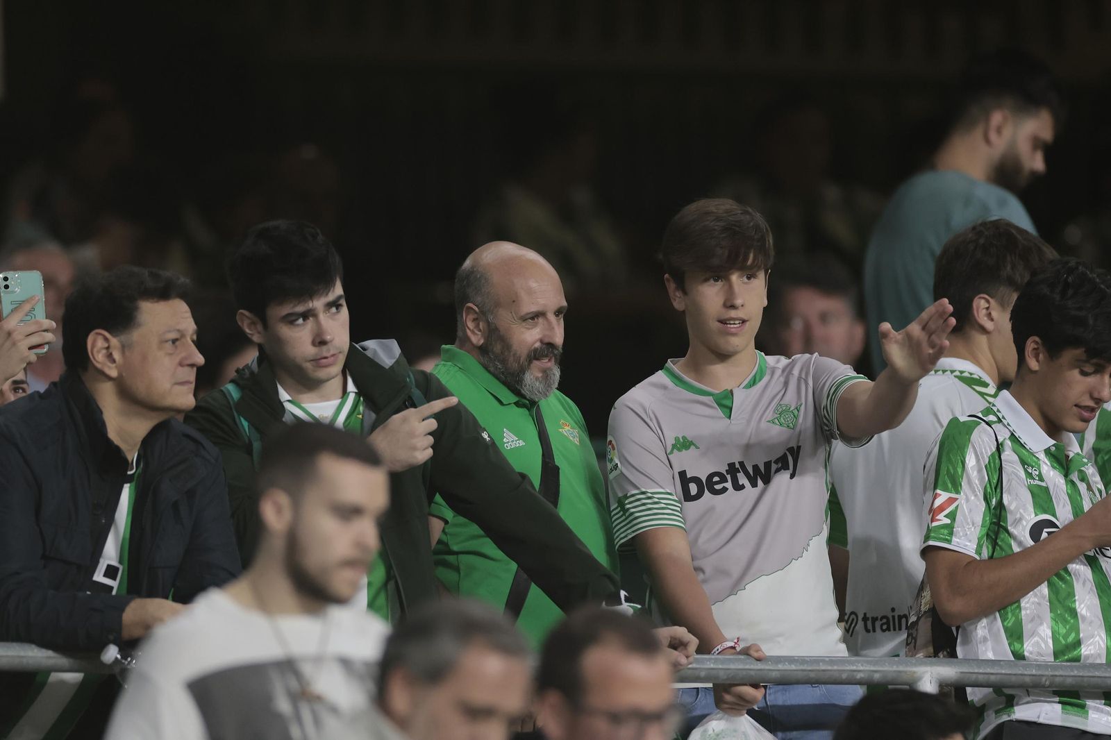 Búscate en las fotos del Betis-Copenhague