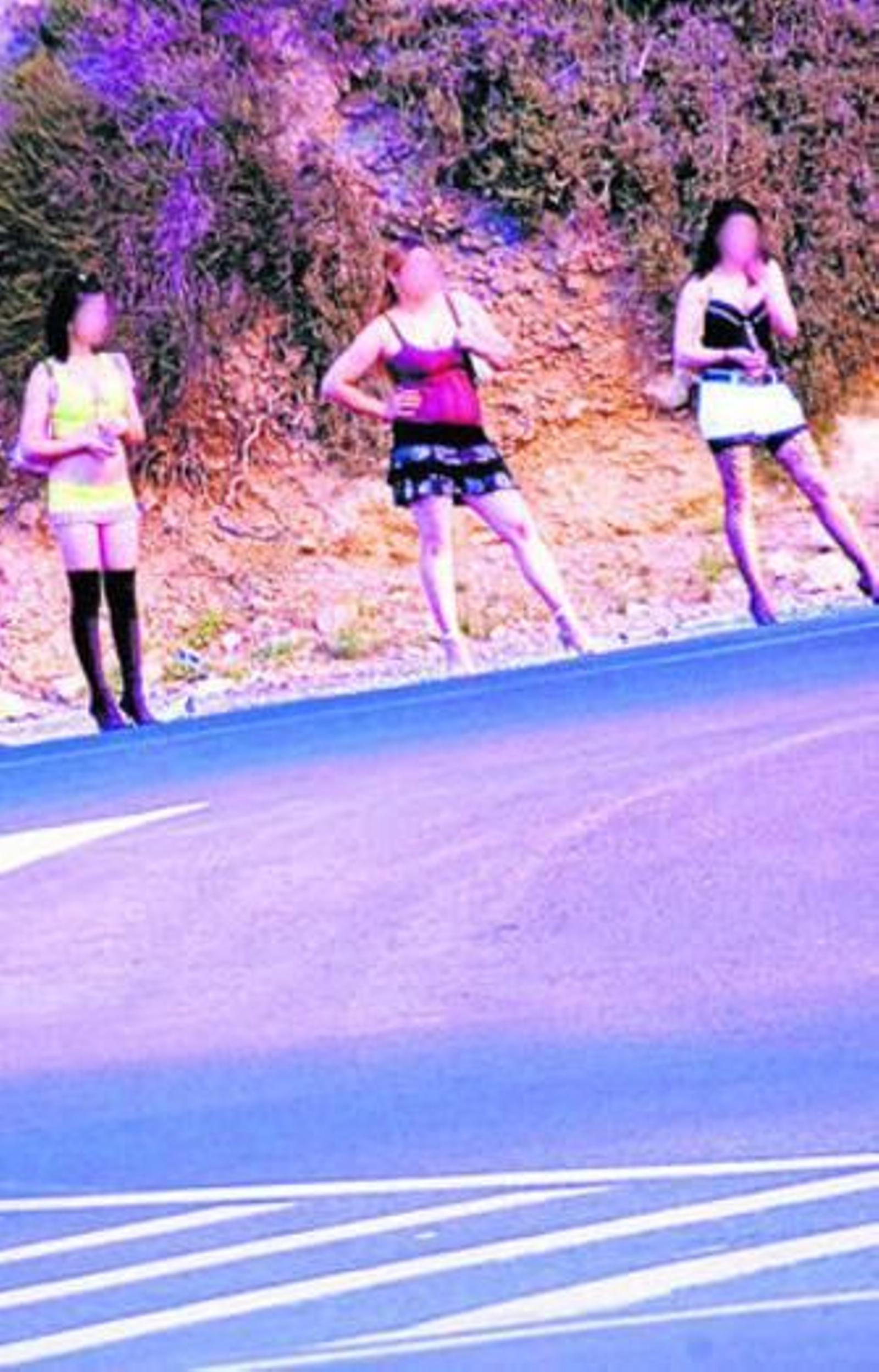 Prostitutas en la rotonda de Bayyana.