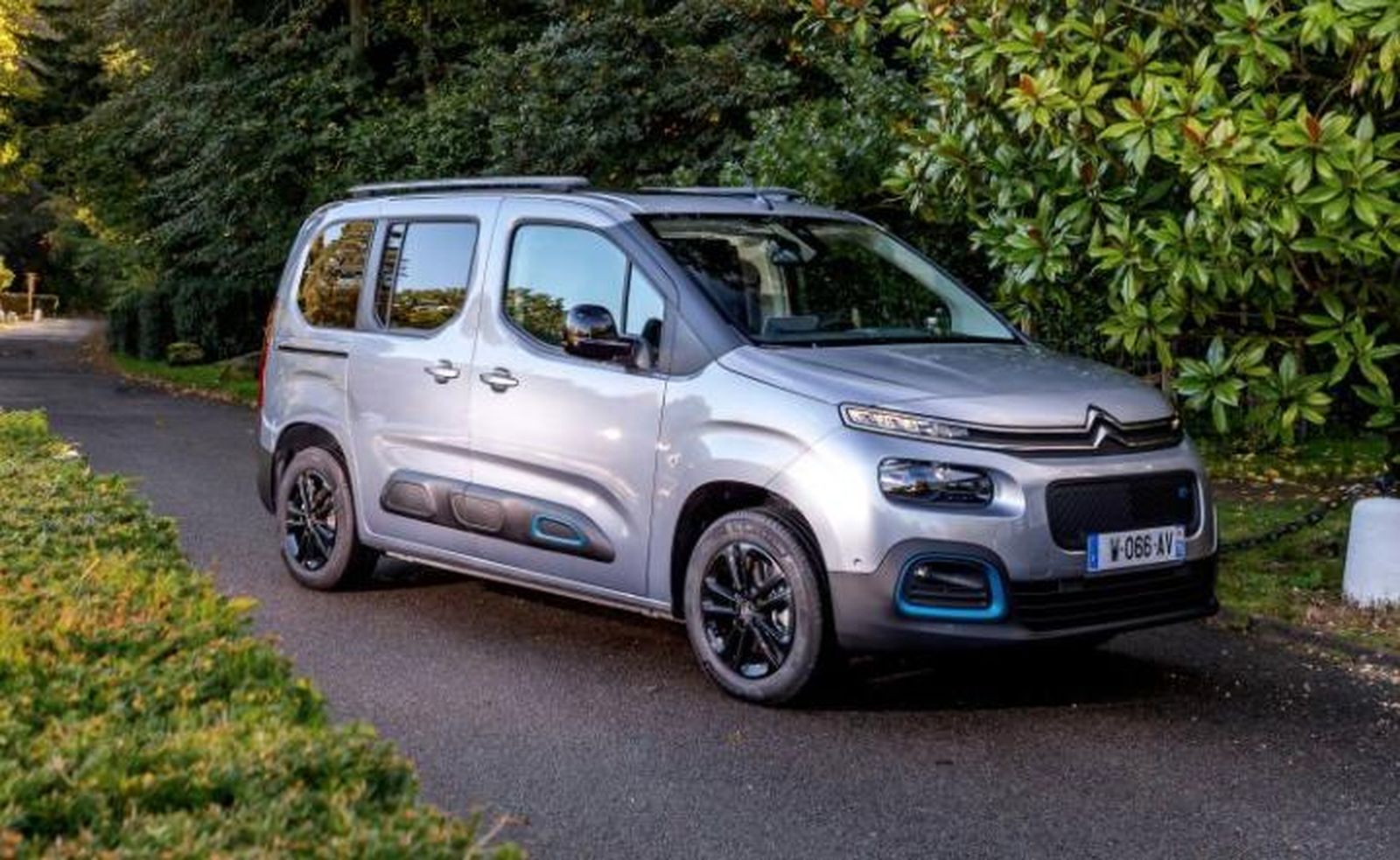 Las furgonetas de pasajeros de Stellantis ya sólo se venderán con motores eléctricos