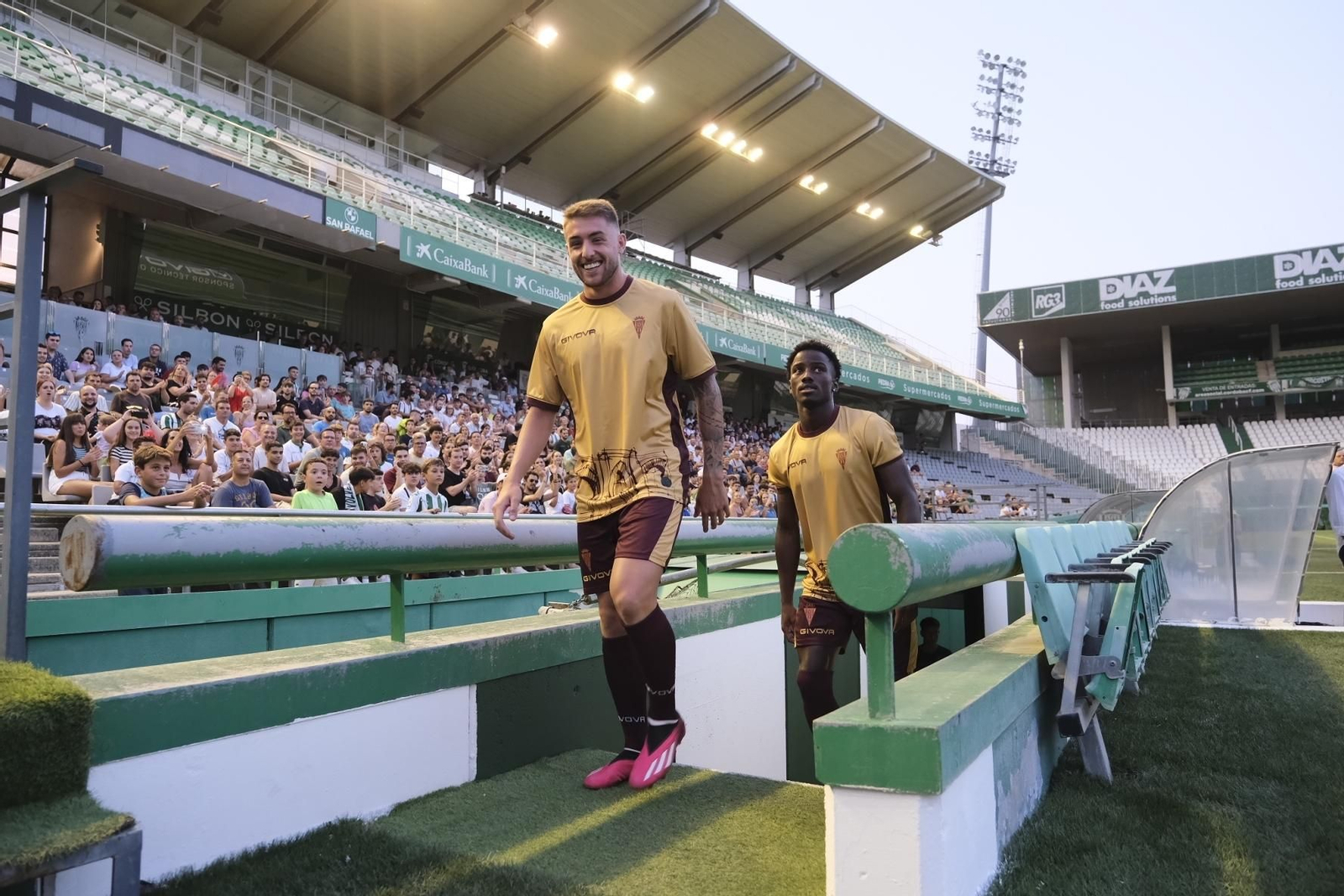 Las mejores fotos de las nuevas camisetas del Córdoba CF Las mejores fotos de las nuevas camisetas del Córdoba CF