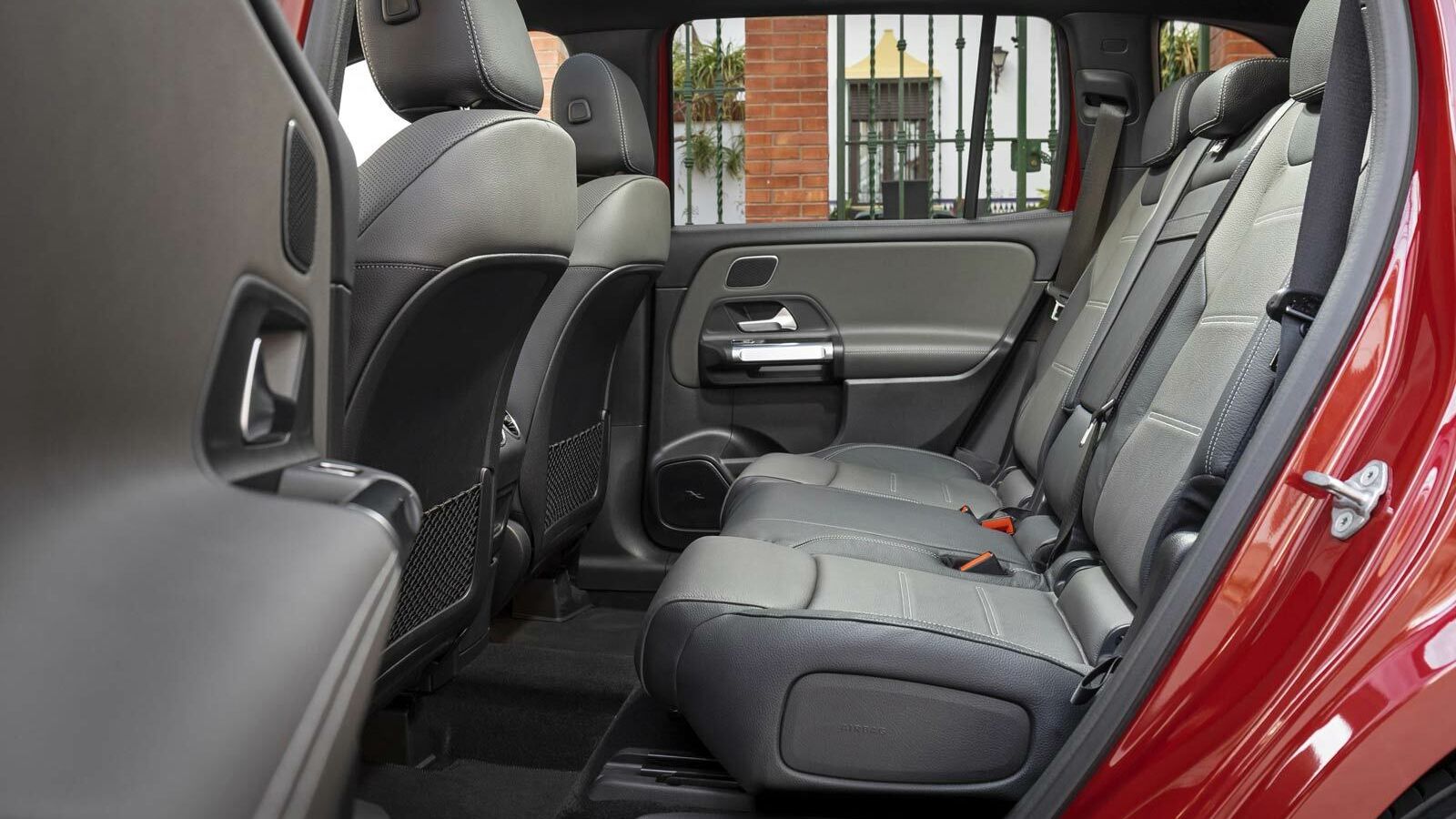 La tercera fila de asientos es opcional.