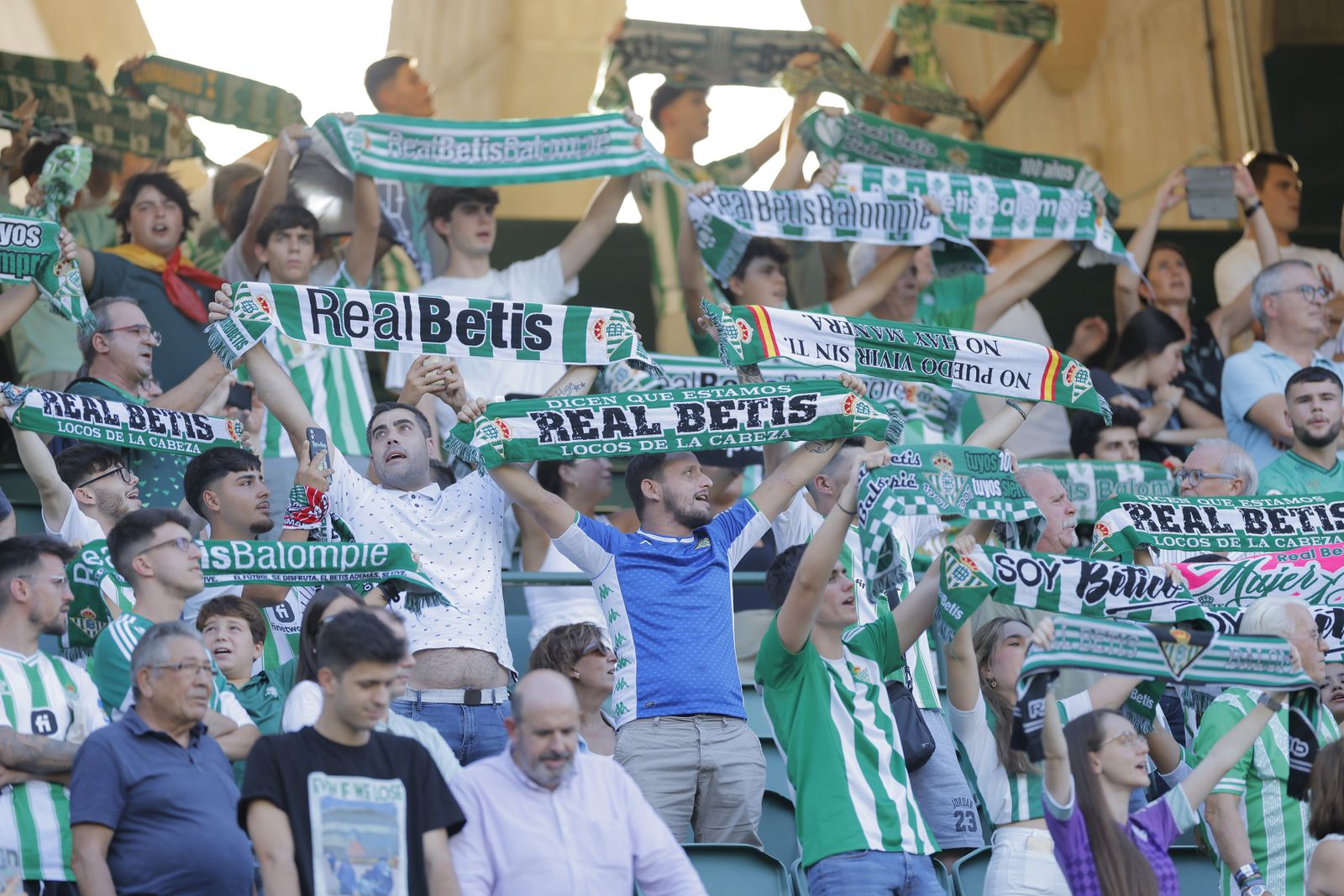 Búscate en la fotos del Betis-Sparta
