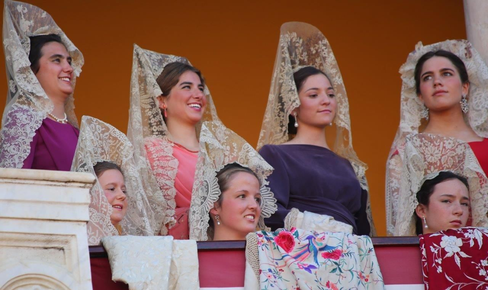 Mantillas en el Palco de los Maestrantes