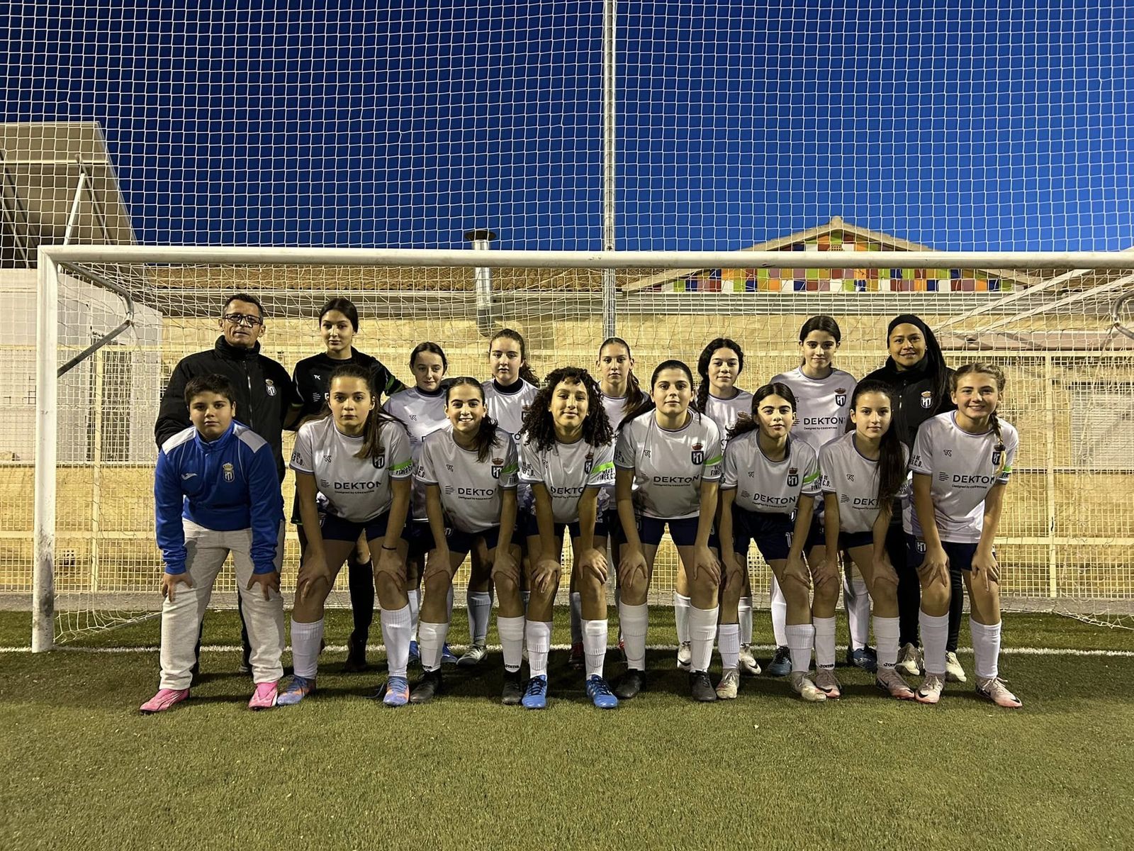 Un conjunto femenino con los que el Villa de Fines ha contado durante esta última temporada.