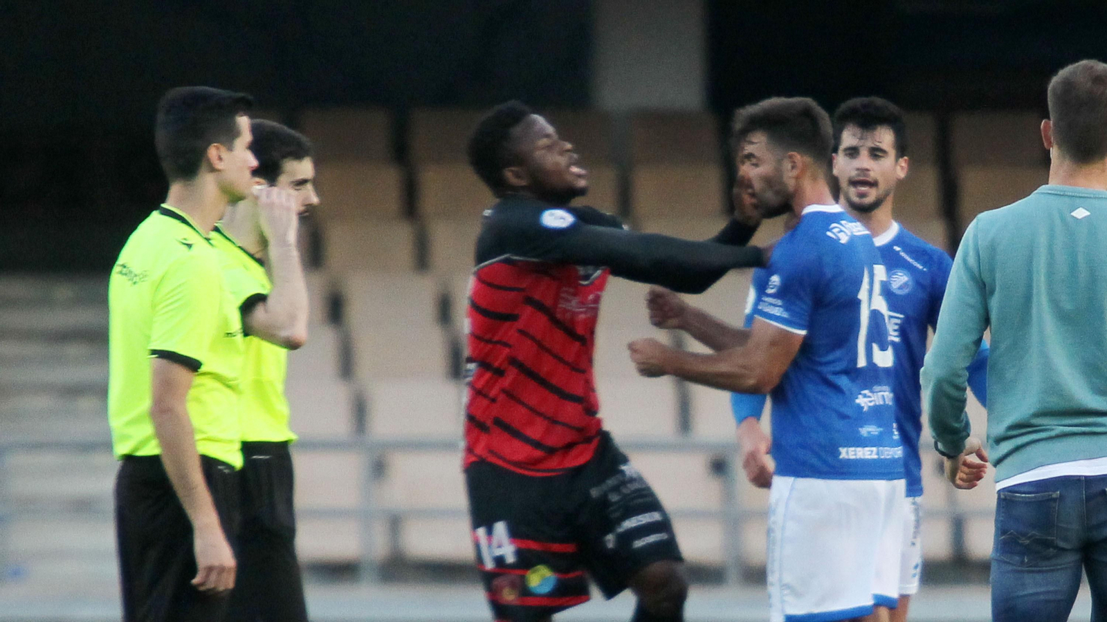 Imágenes del Xerez DFC contra Salerm Puente Genil en Chapín