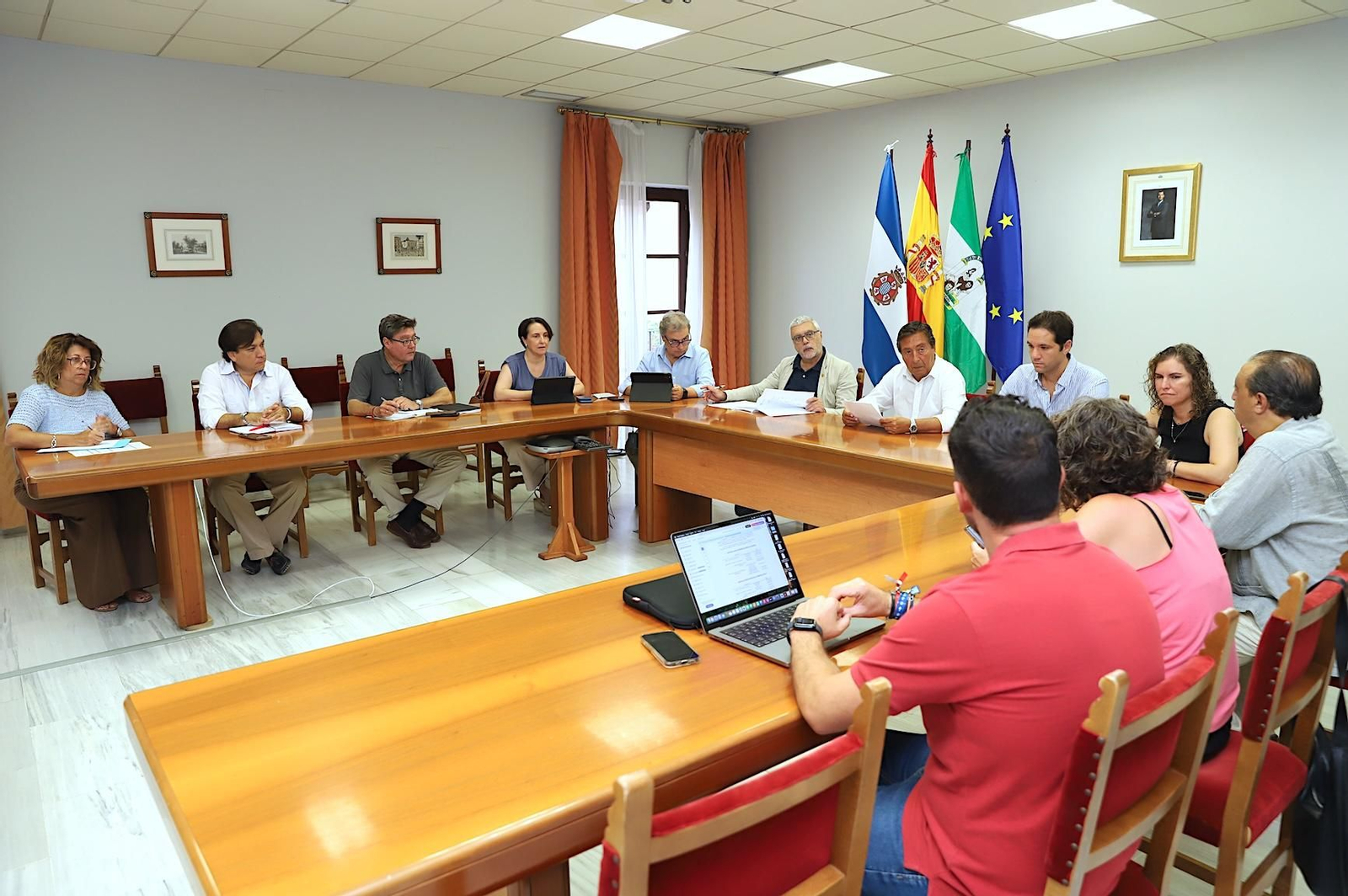 Un instante de la comisión de cuentas celebrada este martes.