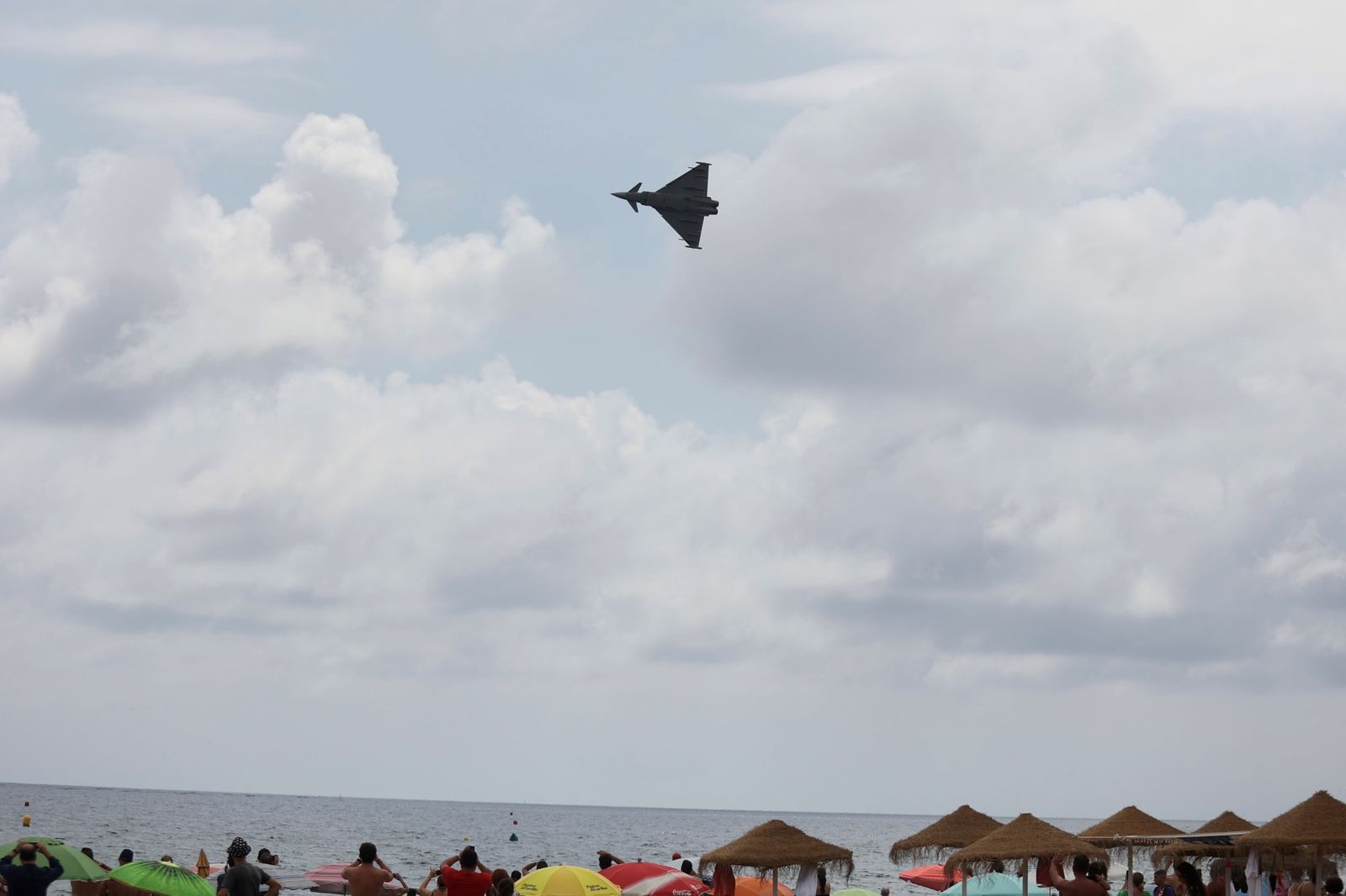 Exhibiciones en la jornada inaugural del Festival Aéreo de Torre del Mar