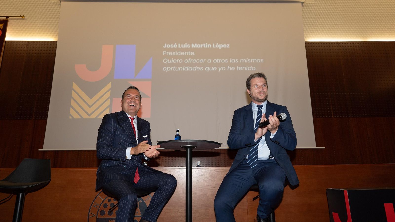 José Luis Martín, con el presentador de la gala. José Luis Martín, con el presentador de la gala.